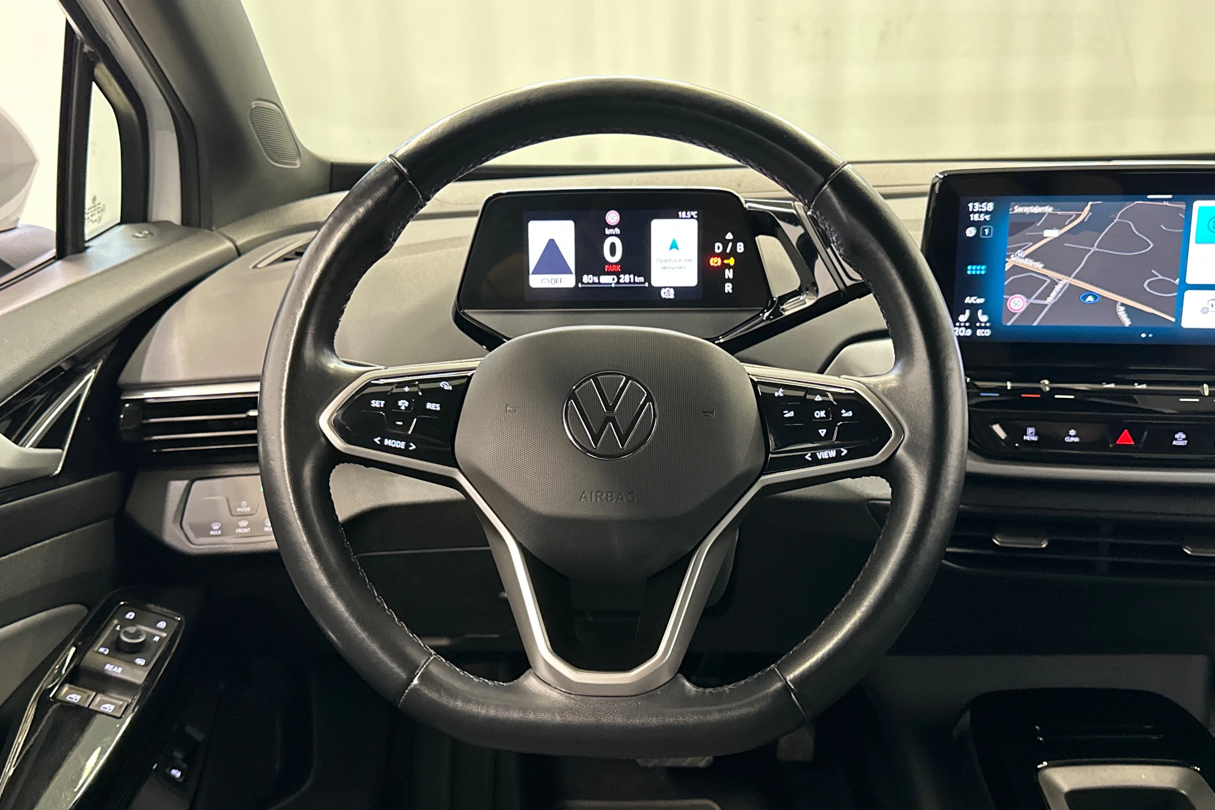 valkoinen Volkswagen ID.4 2022 kuva 12.