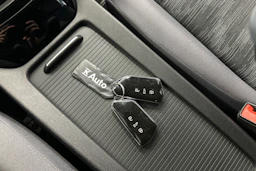 valkoinen Volkswagen ID.4 2022 kuva 16.