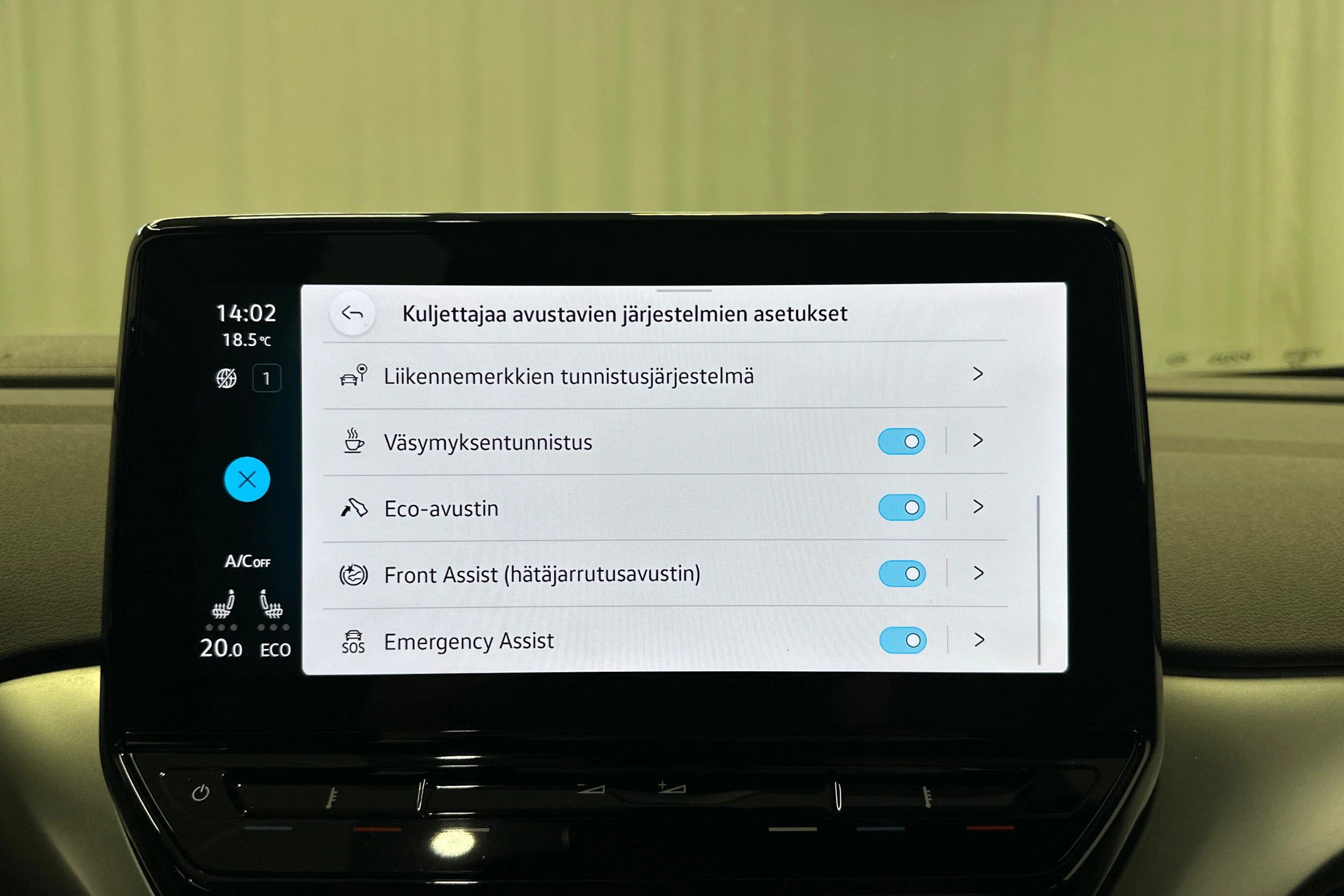 valkoinen Volkswagen ID.4 2022 kuva 22.