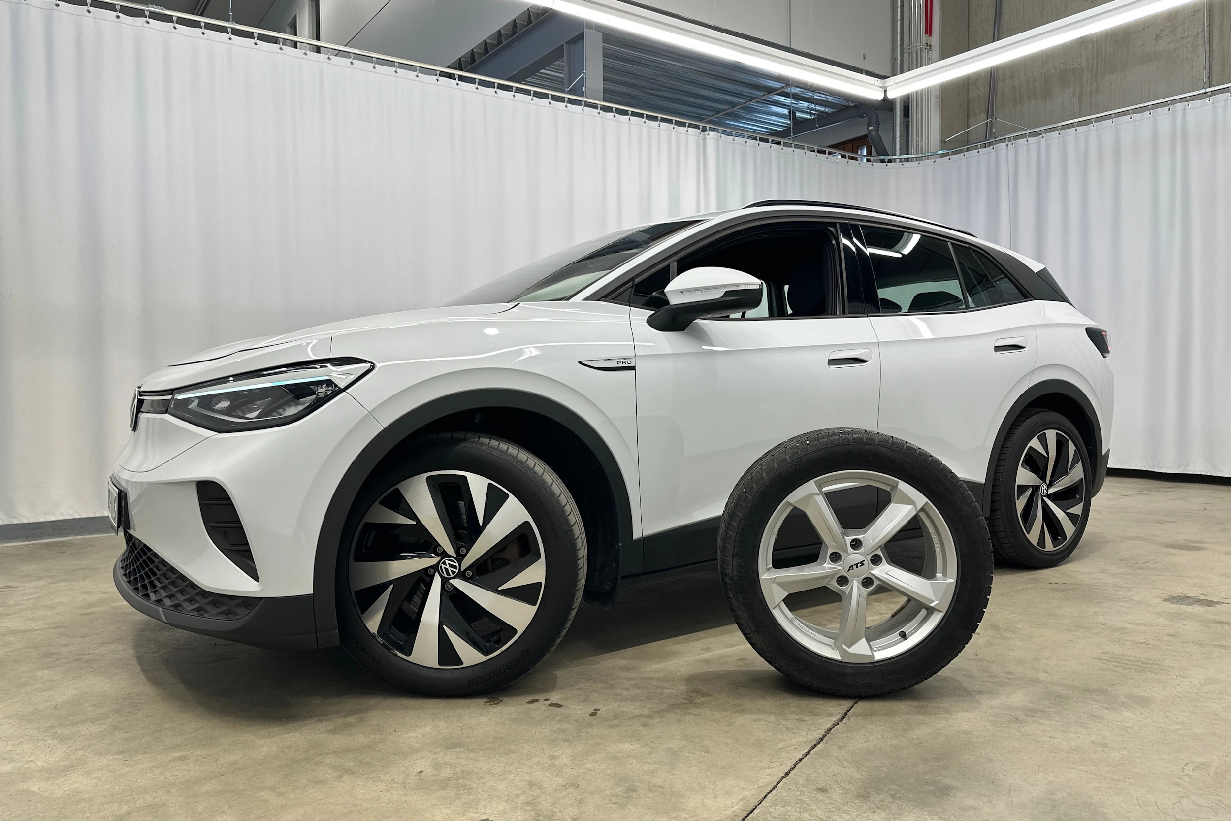 valkoinen Volkswagen ID.4 2022 kuva 32.