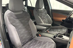 sininen Volkswagen ID.5 2022 kuva 11.