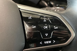 punainen Volkswagen ID.5 2022 kuva 17.
