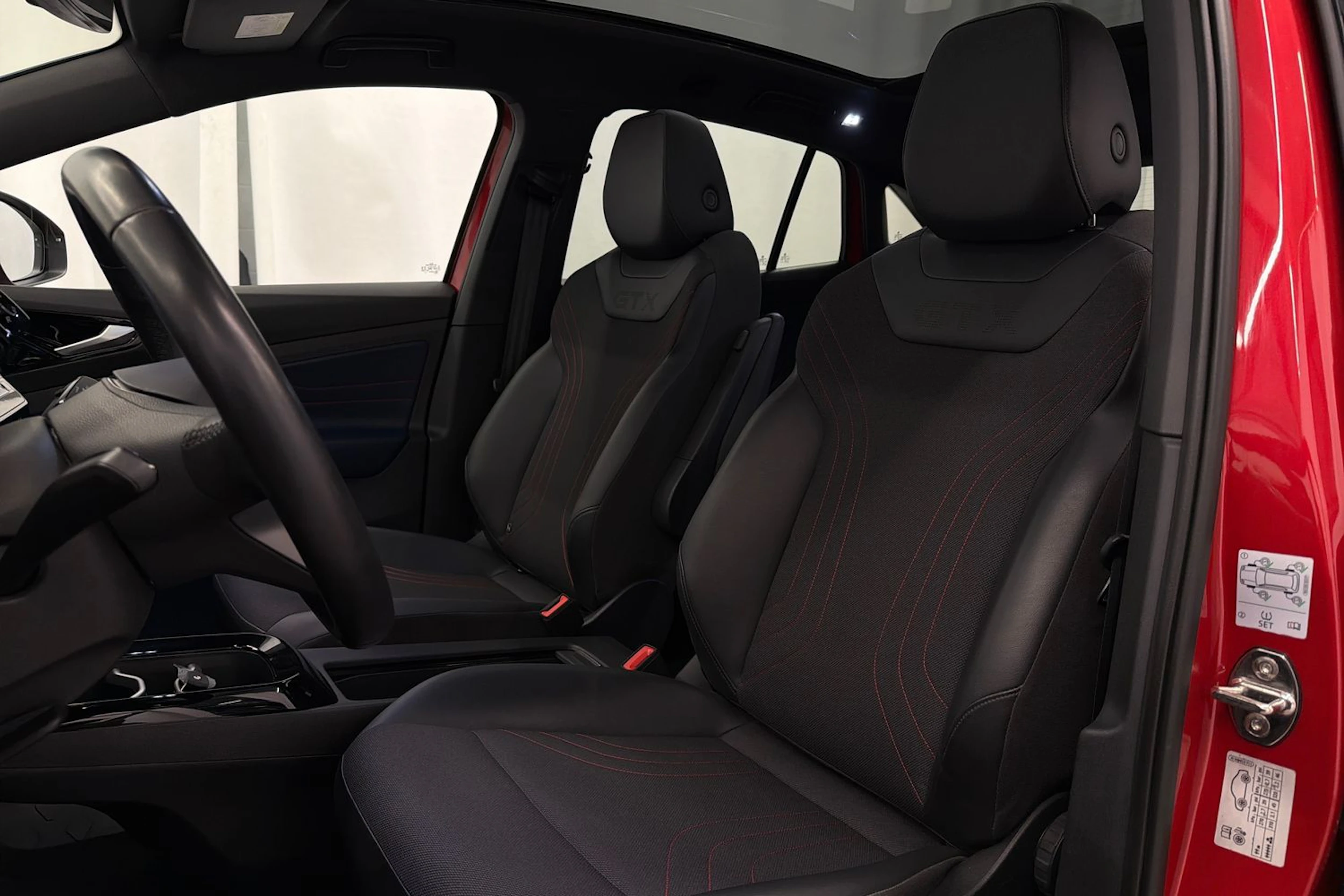 punainen Volkswagen ID.5 2022 kuva 11.