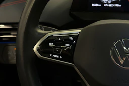 punainen Volkswagen ID.5 2022 kuva 13.