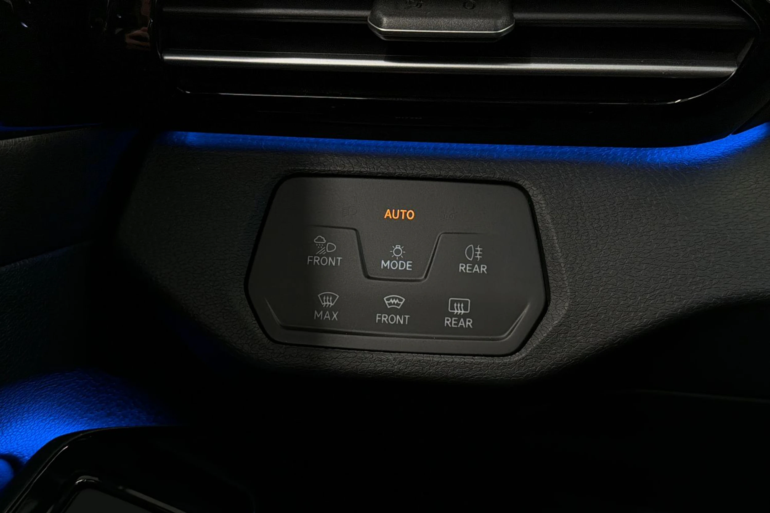 punainen Volkswagen ID.5 2022 kuva 15.