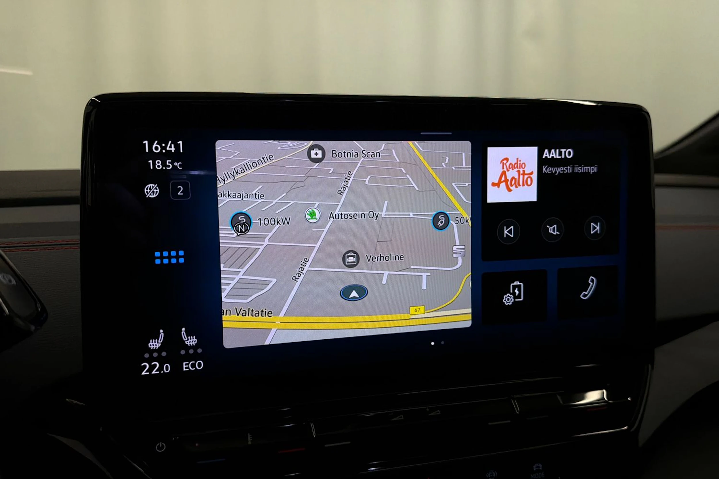 punainen Volkswagen ID.5 2022 kuva 18.