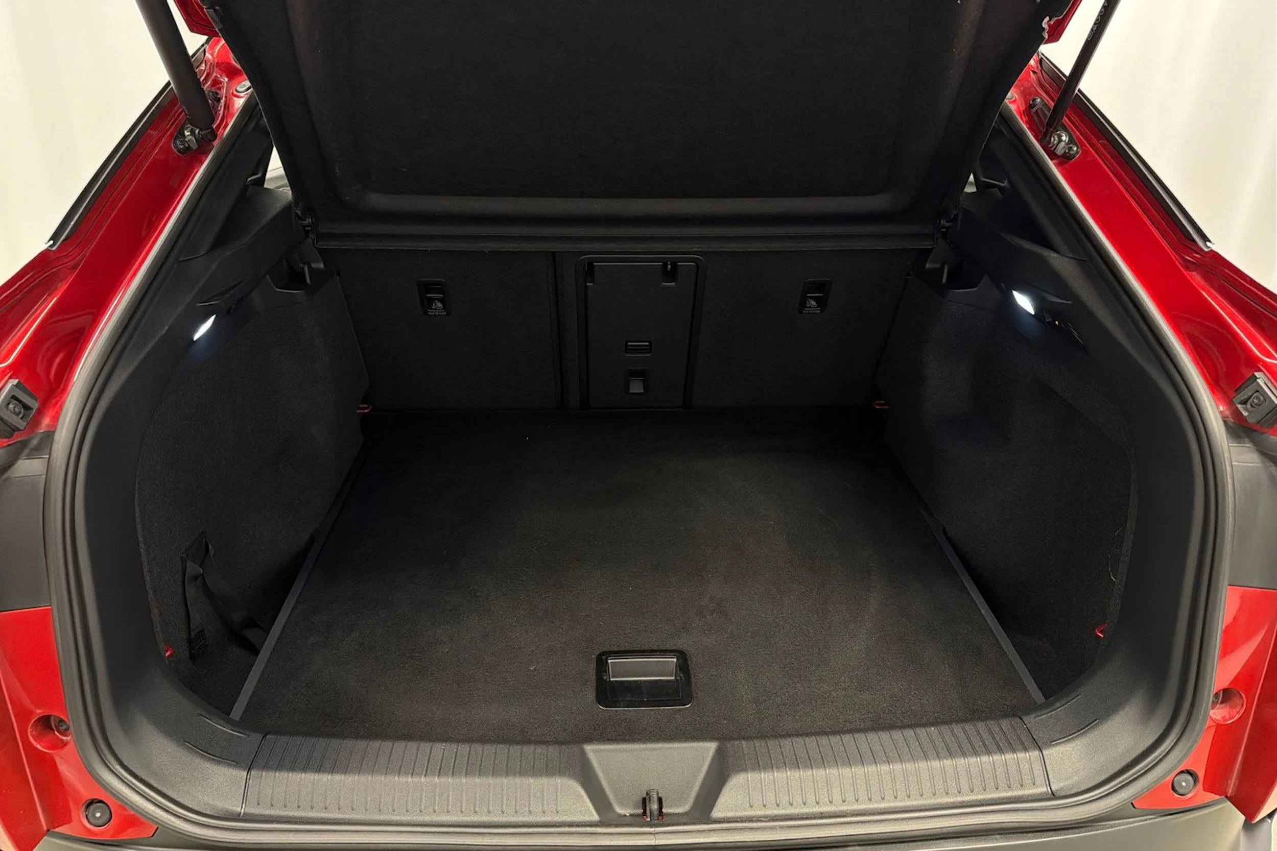 punainen Volkswagen ID.5 2022 kuva 23.