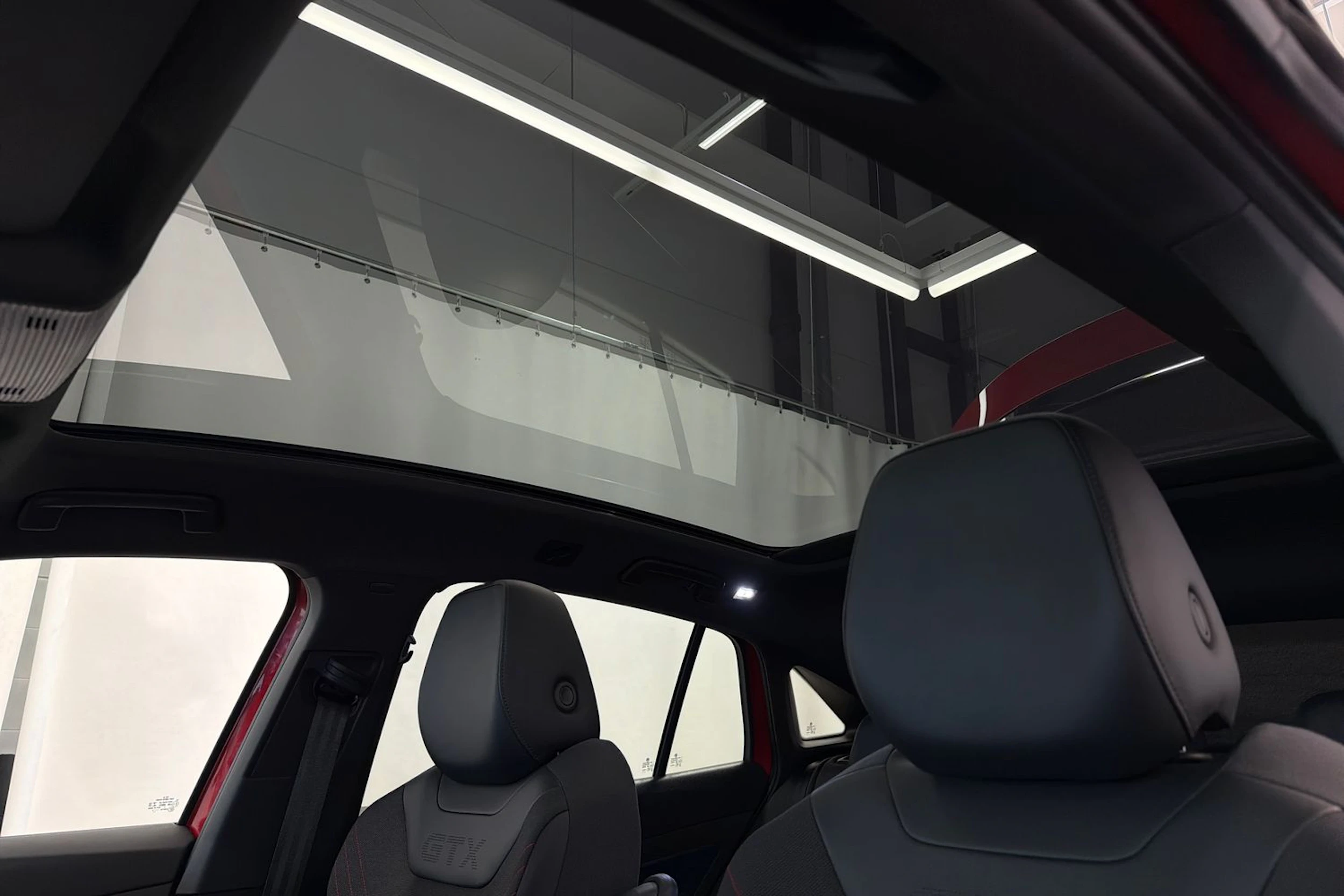 punainen Volkswagen ID.5 2022 kuva 25.