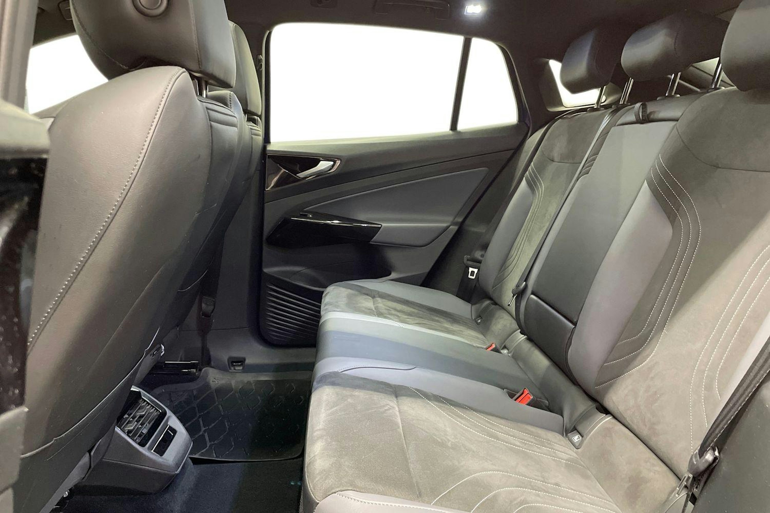 sininen Volkswagen ID.5 2022 kuva 10.