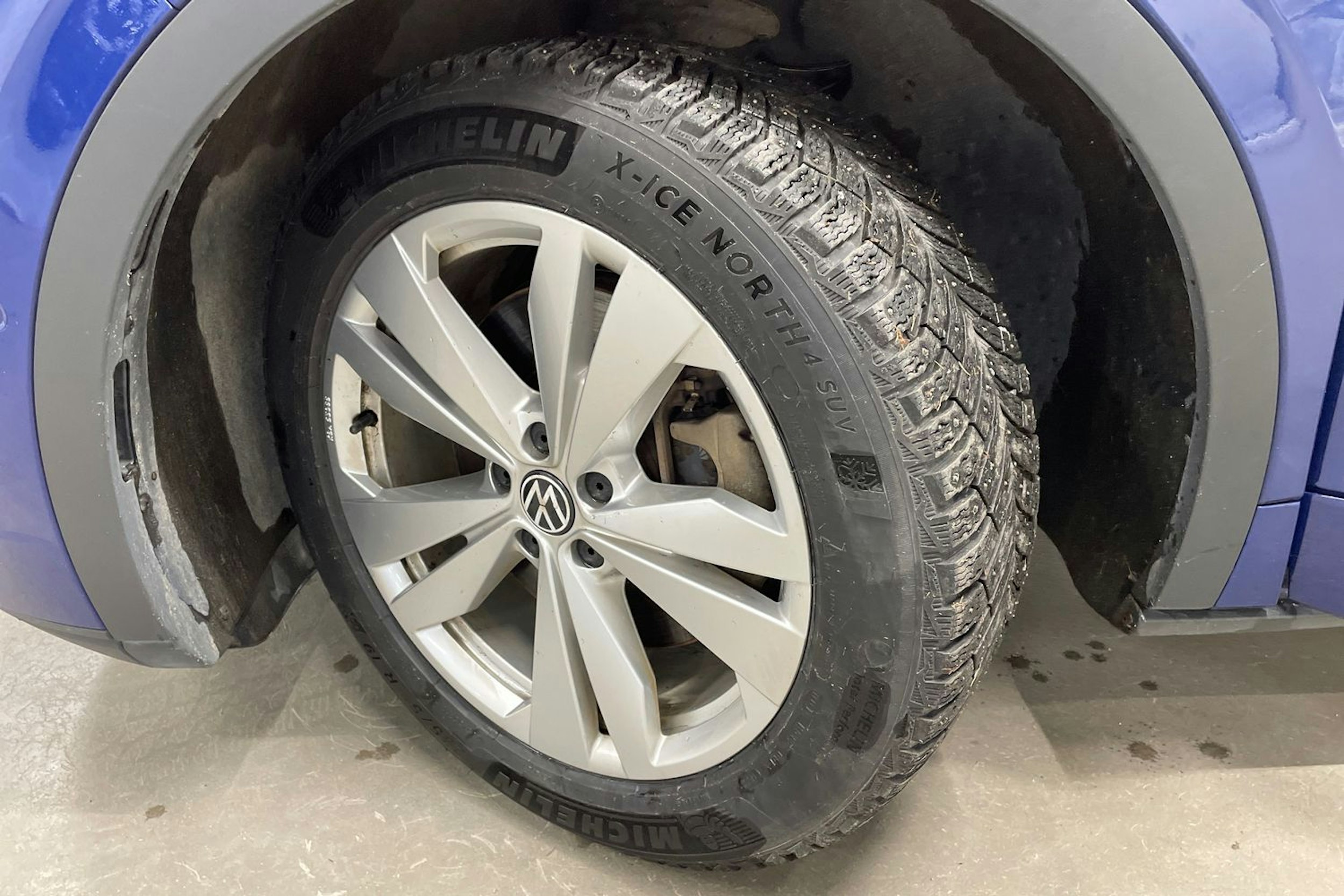 sininen Volkswagen ID.5 2022 kuva 13.