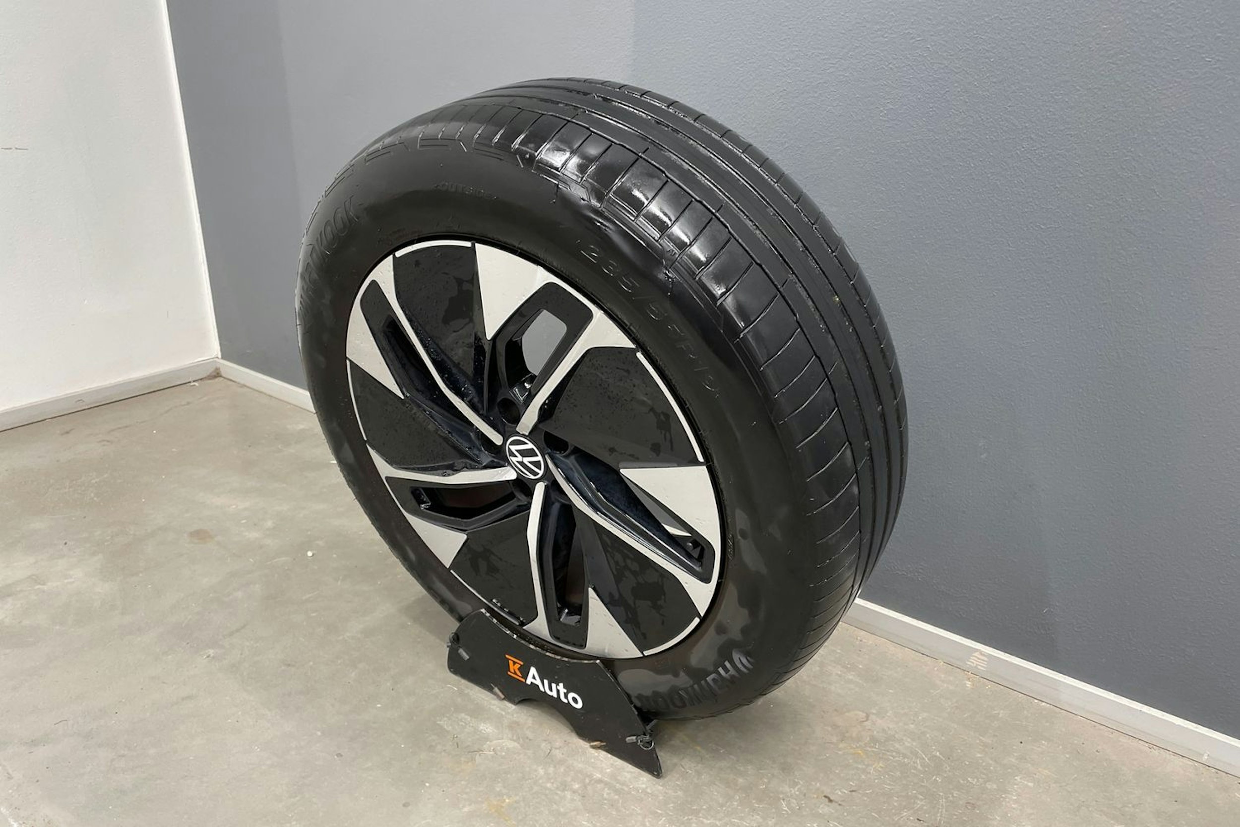 sininen Volkswagen ID.5 2022 kuva 14.