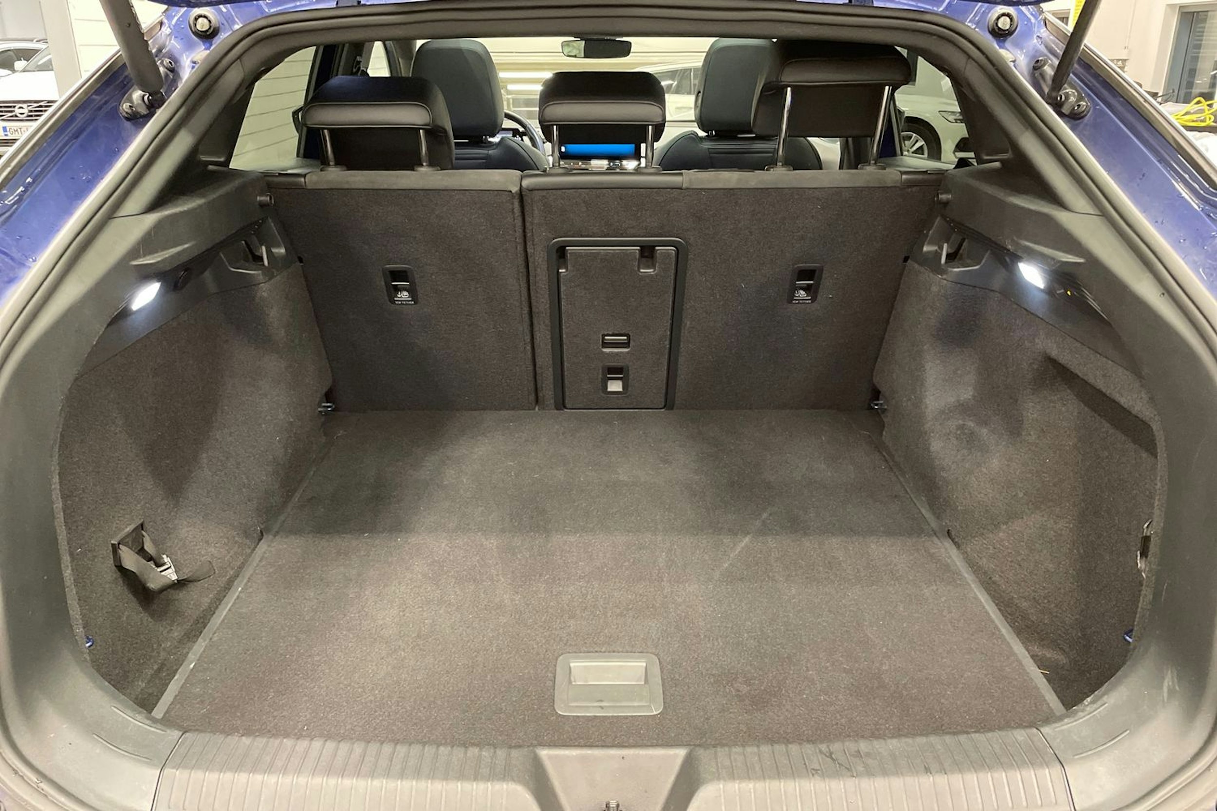 sininen Volkswagen ID.5 2022 kuva 15.