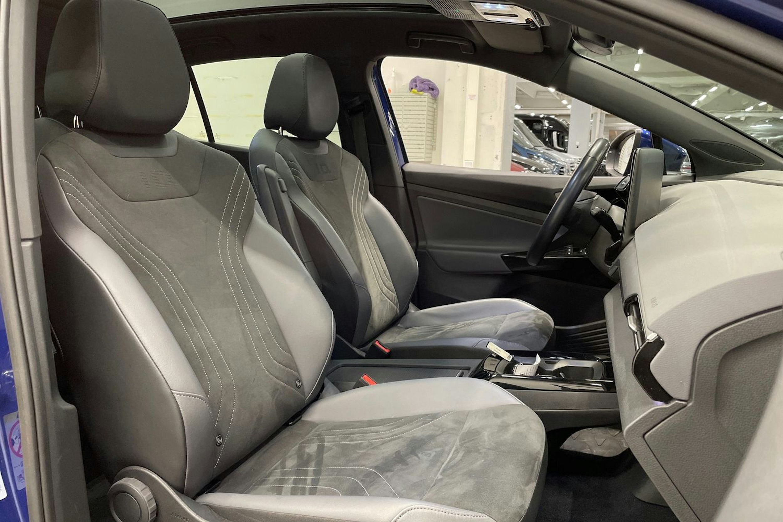 sininen Volkswagen ID.5 2022 kuva 28.