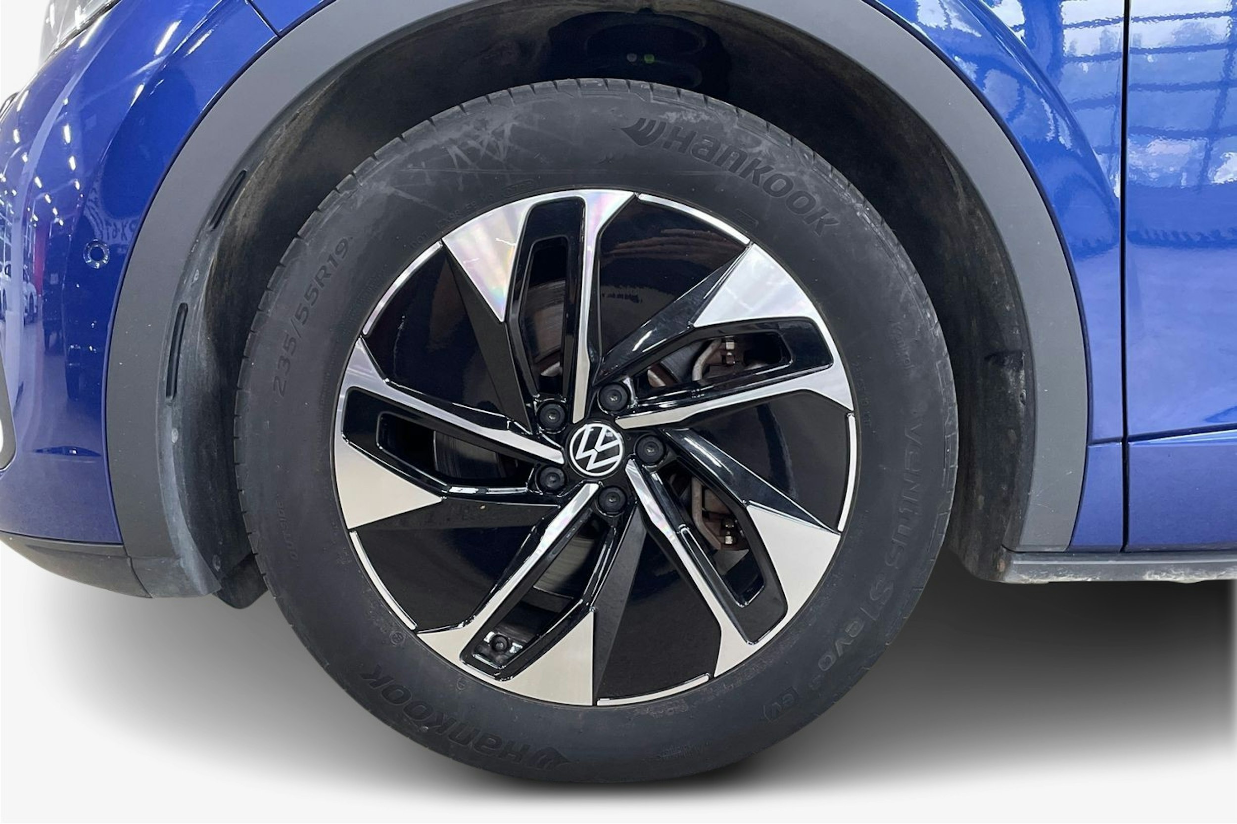 sininen Volkswagen ID.5 2022 kuva 11.