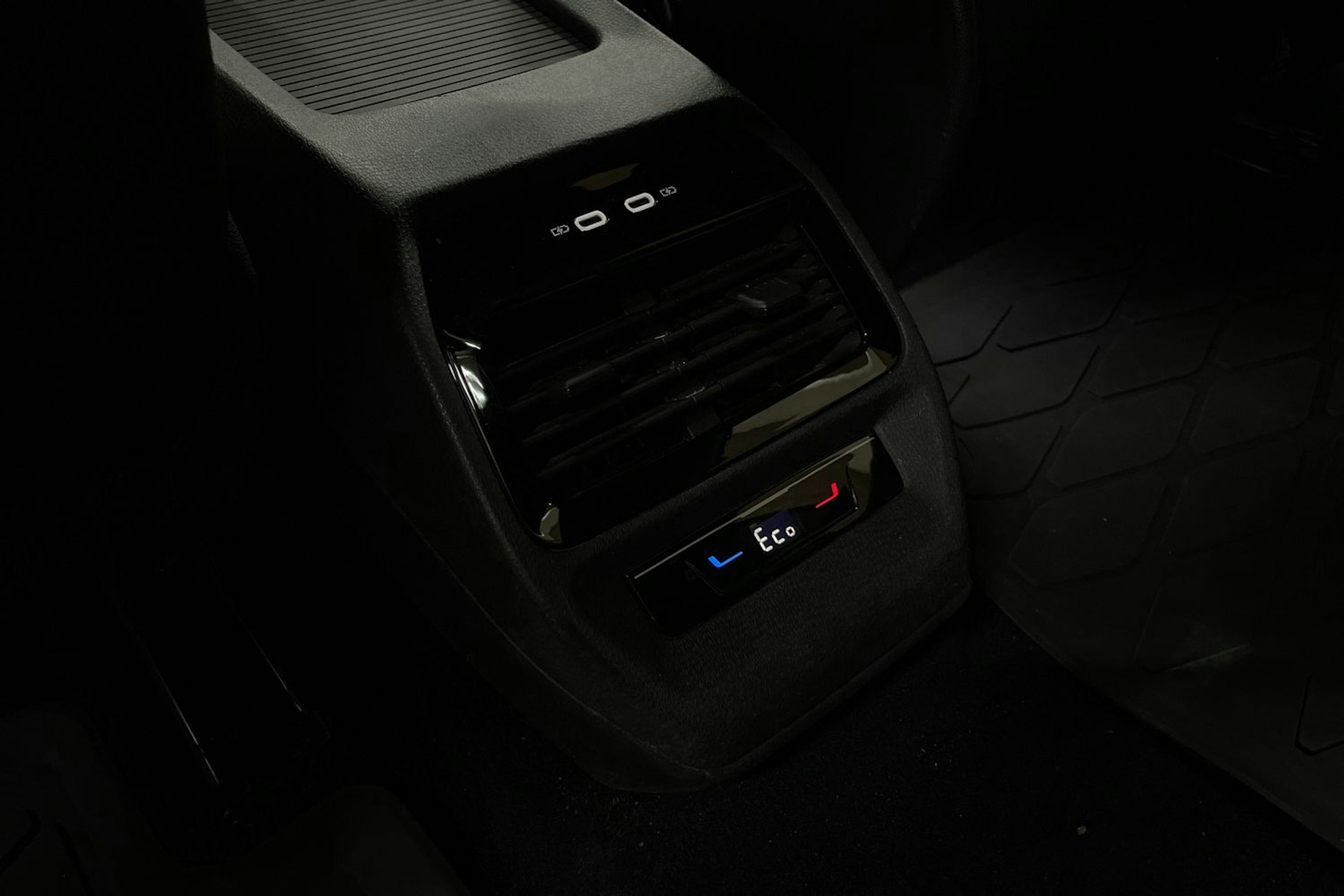 sininen Volkswagen ID.5 2022 kuva 26.