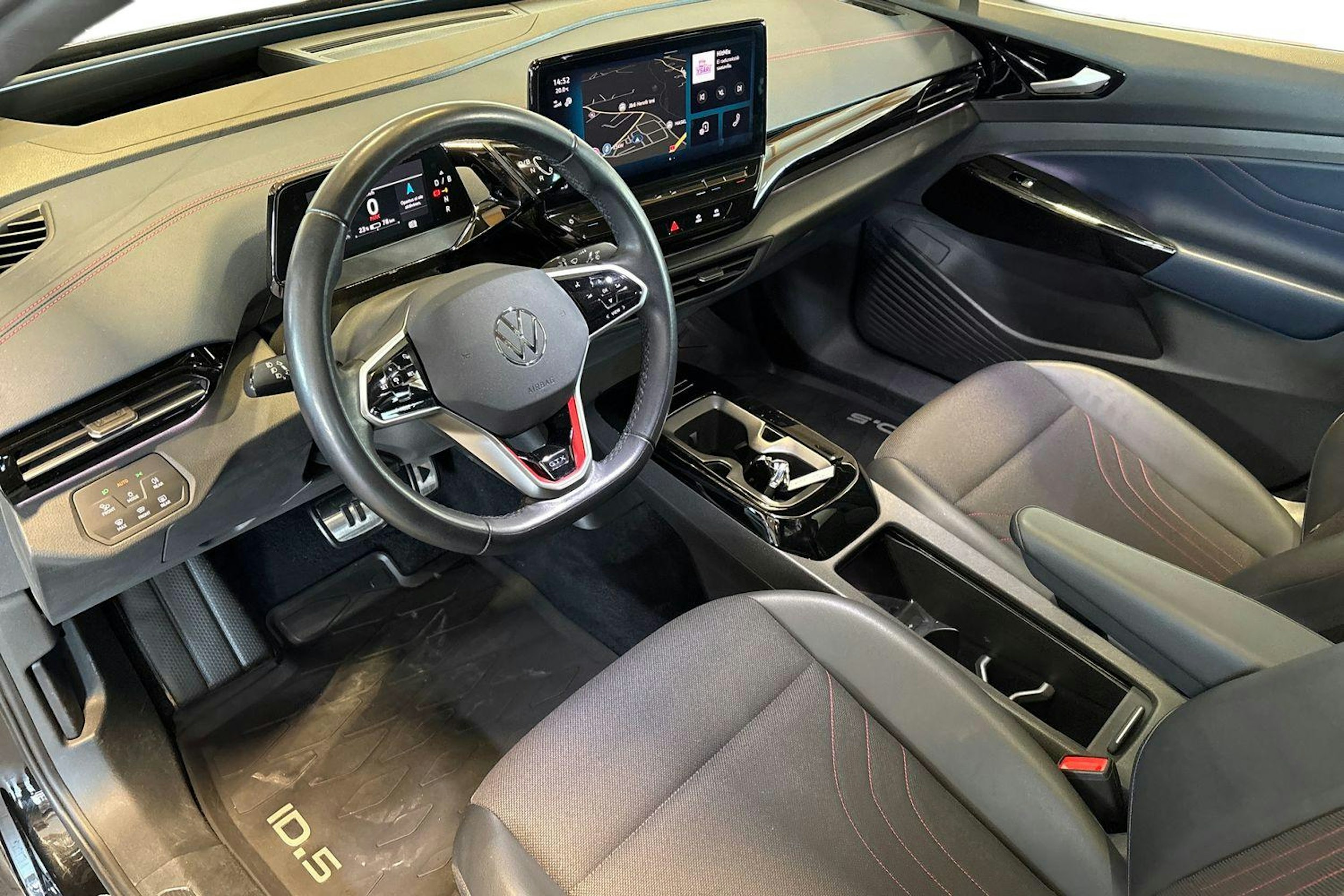 Valkoinen Volkswagen ID.5 2022 kuva 7.