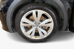 Valkoinen Volkswagen ID.5 2022 kuva 11.