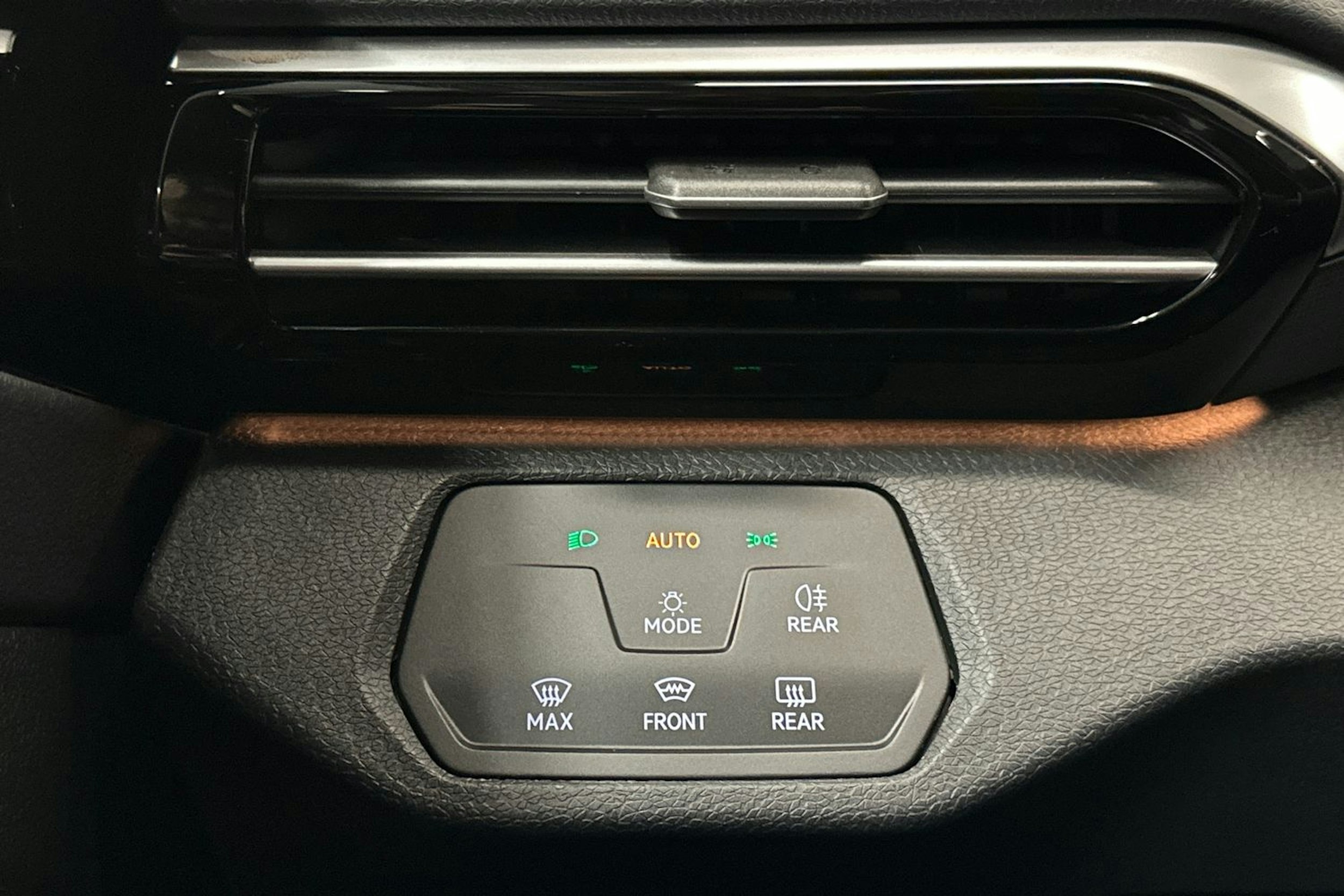 valkoinen Volkswagen ID.5 2022 kuva 18.