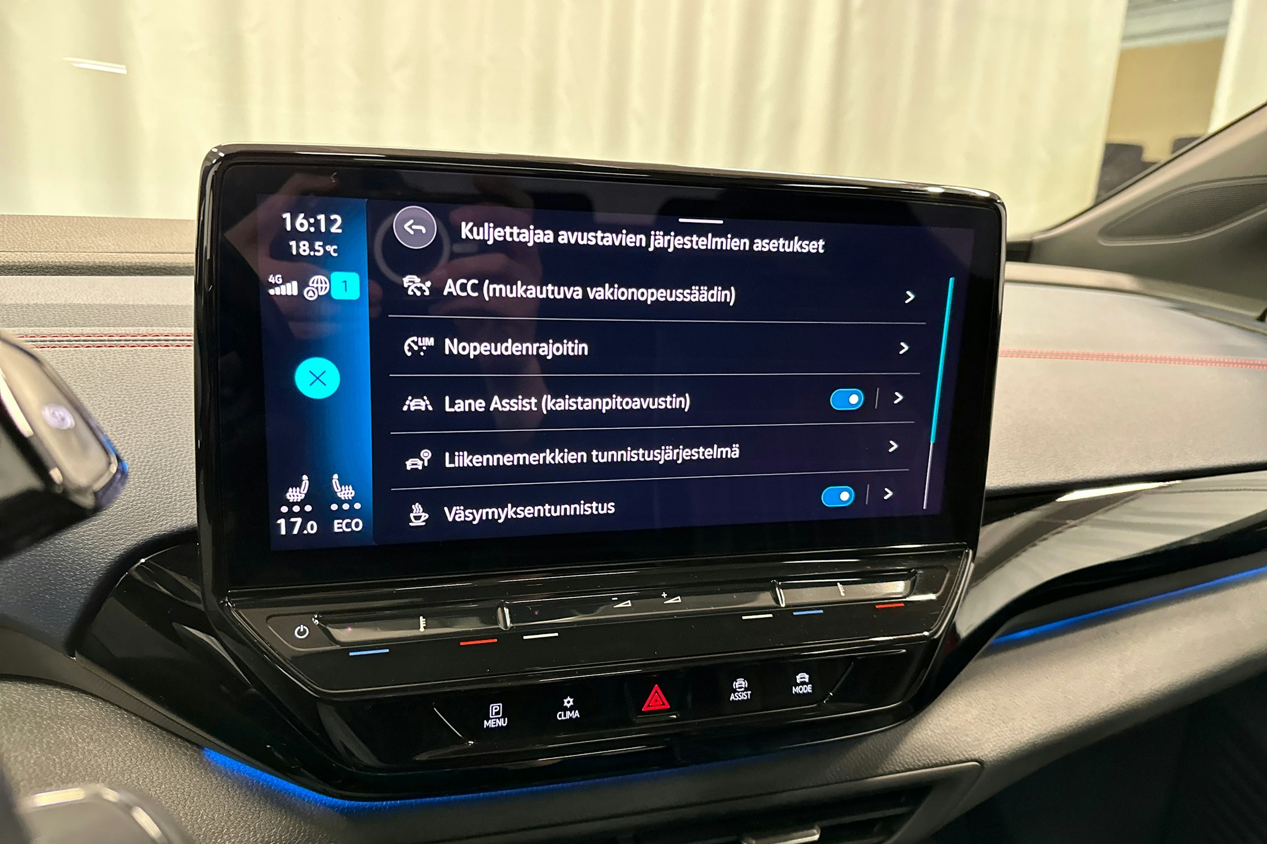 punainen Volkswagen ID.5 2022 kuva 24.