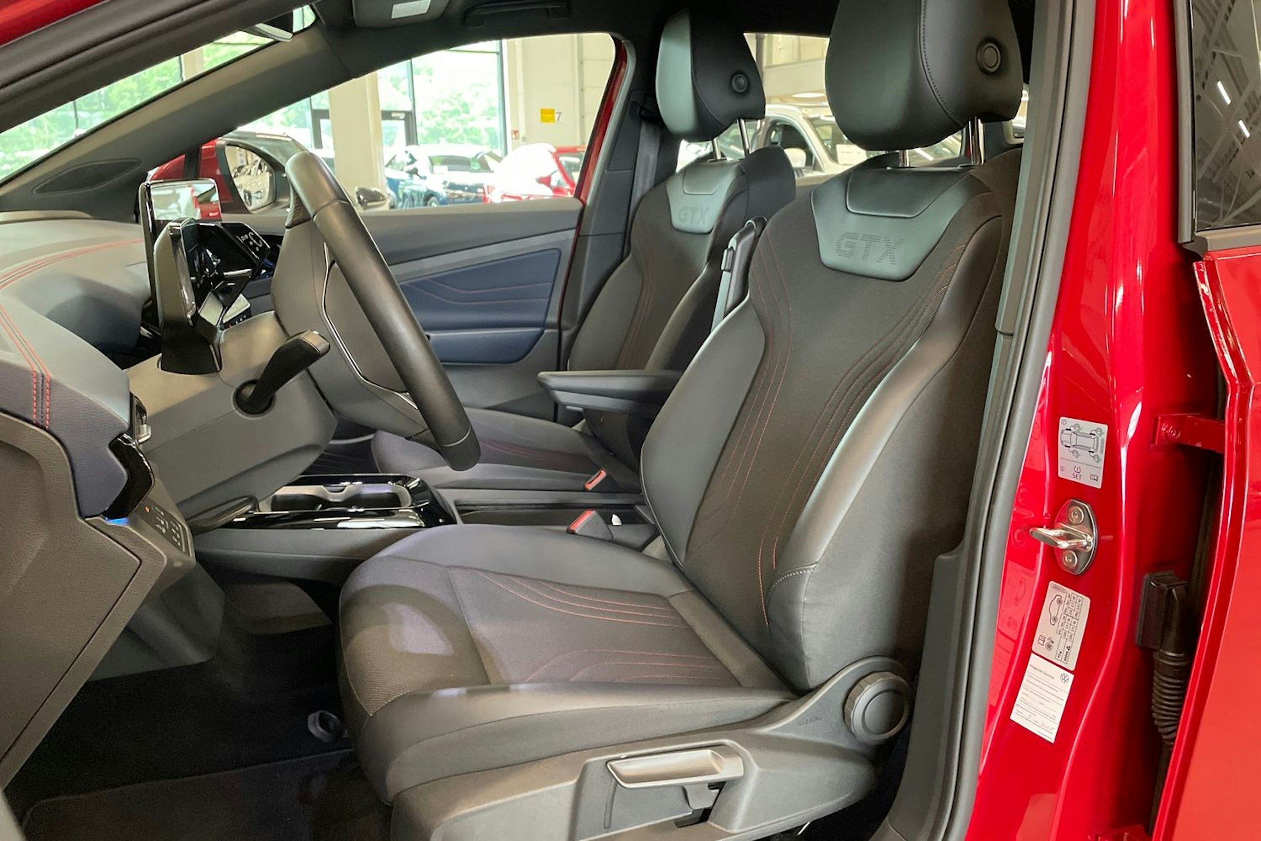 punainen Volkswagen ID.5 2022 kuva 14.