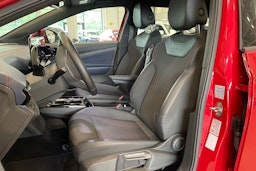 punainen Volkswagen ID.5 2022 kuva 14.