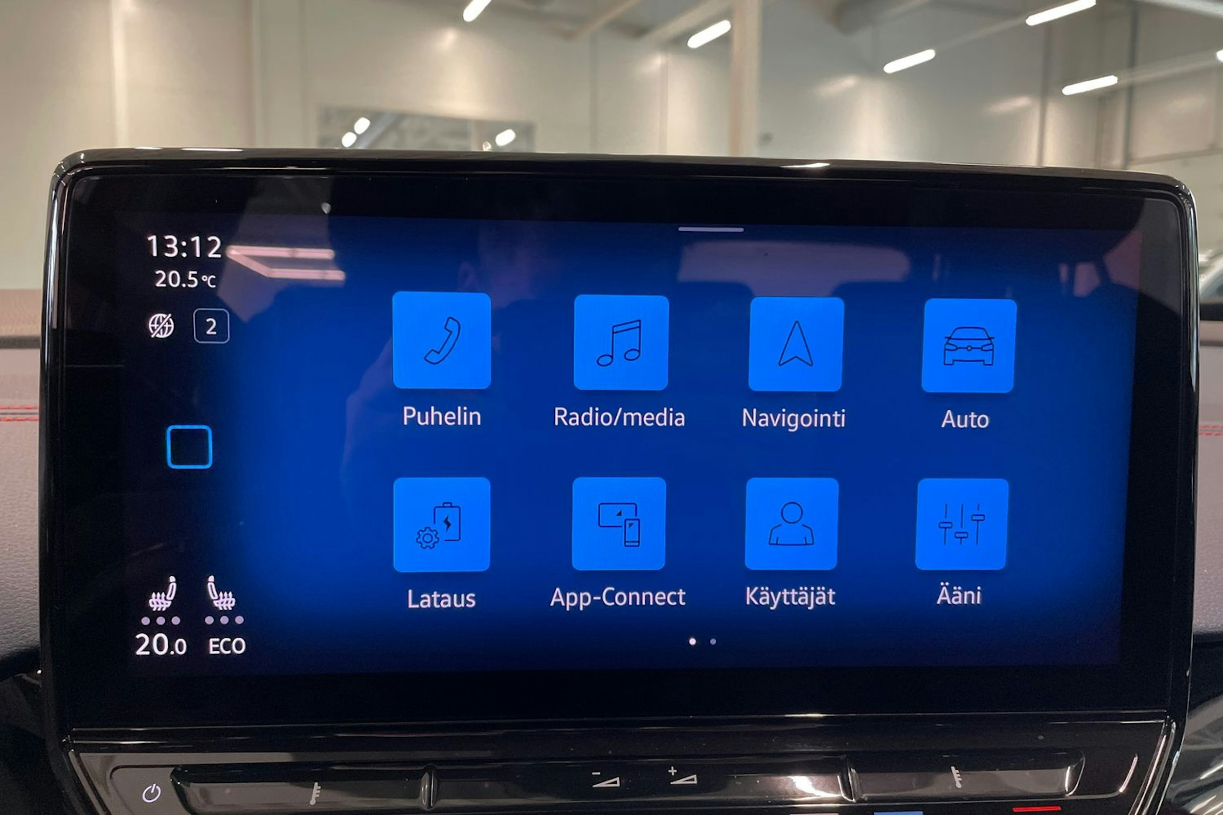 punainen Volkswagen ID.5 2022 kuva 20.