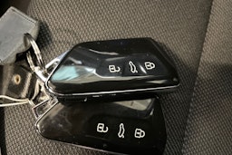 punainen Volkswagen ID.5 2022 kuva 28.