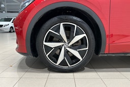 punainen Volkswagen ID.5 2022 kuva 11.