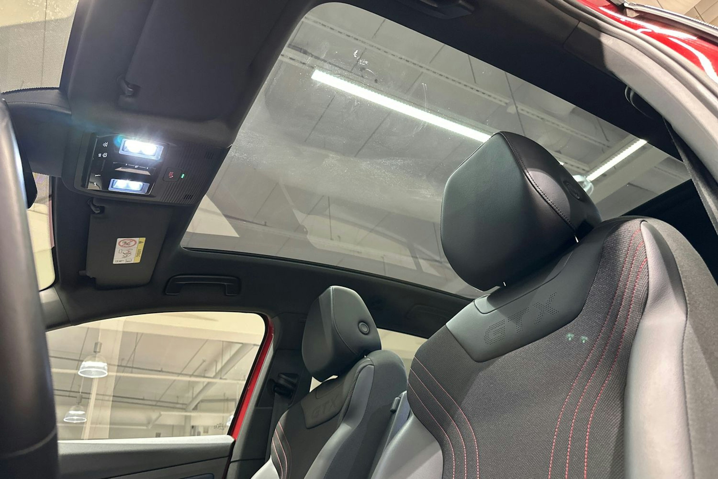 punainen Volkswagen ID.5 2022 kuva 14.