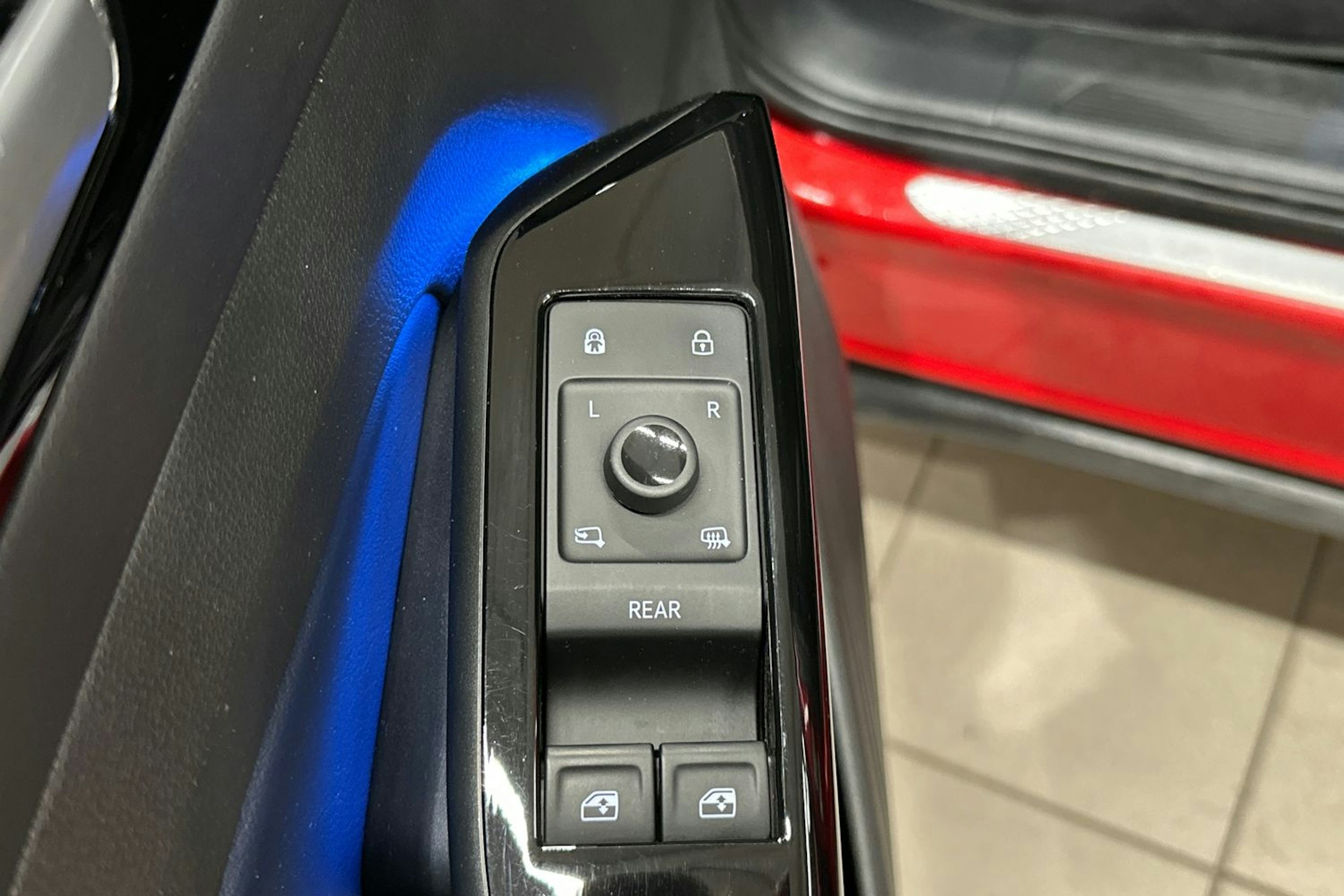 punainen Volkswagen ID.5 2022 kuva 15.