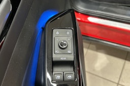 punainen Volkswagen ID.5 2022 kuva 15.
