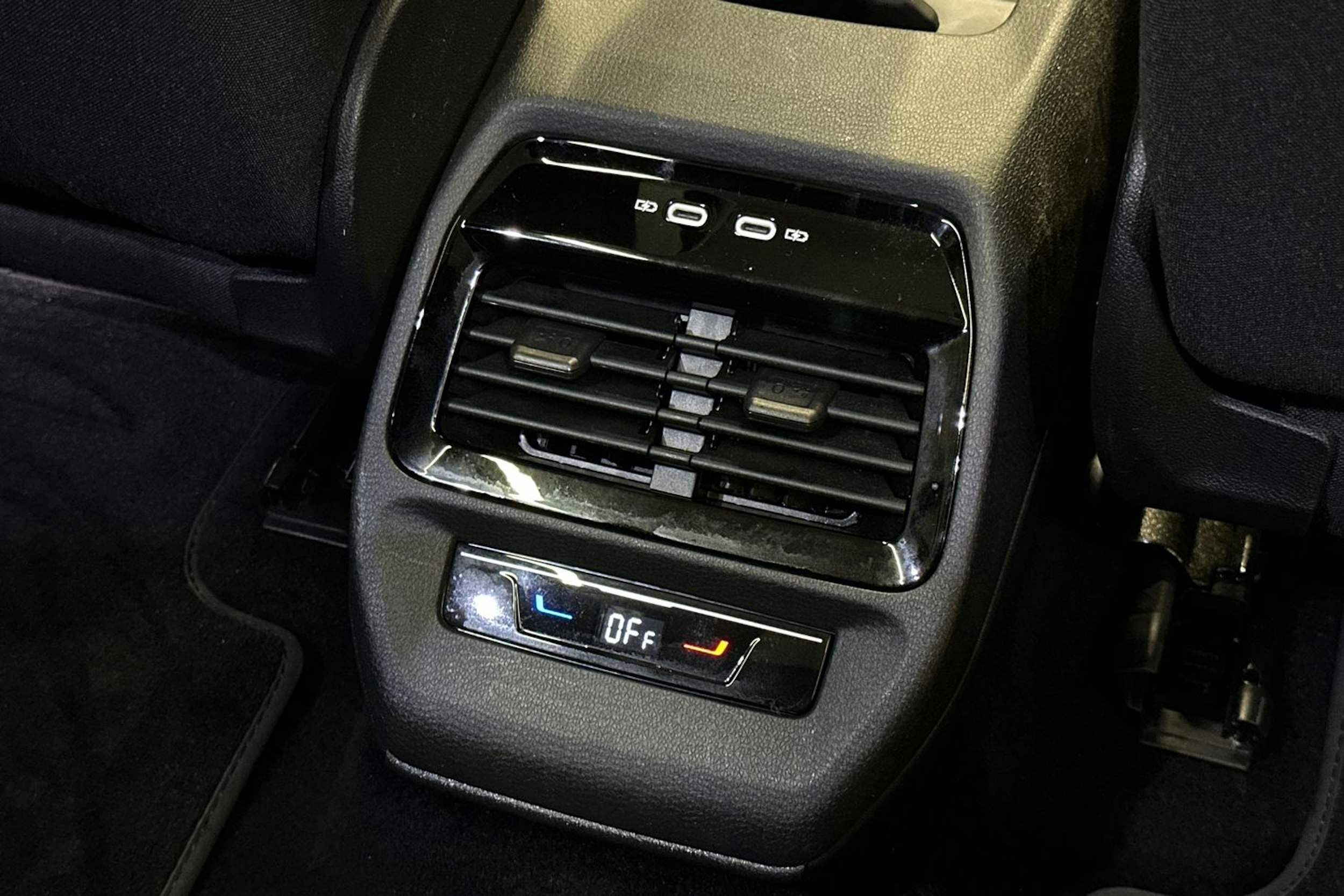 punainen Volkswagen ID.5 2022 kuva 34.