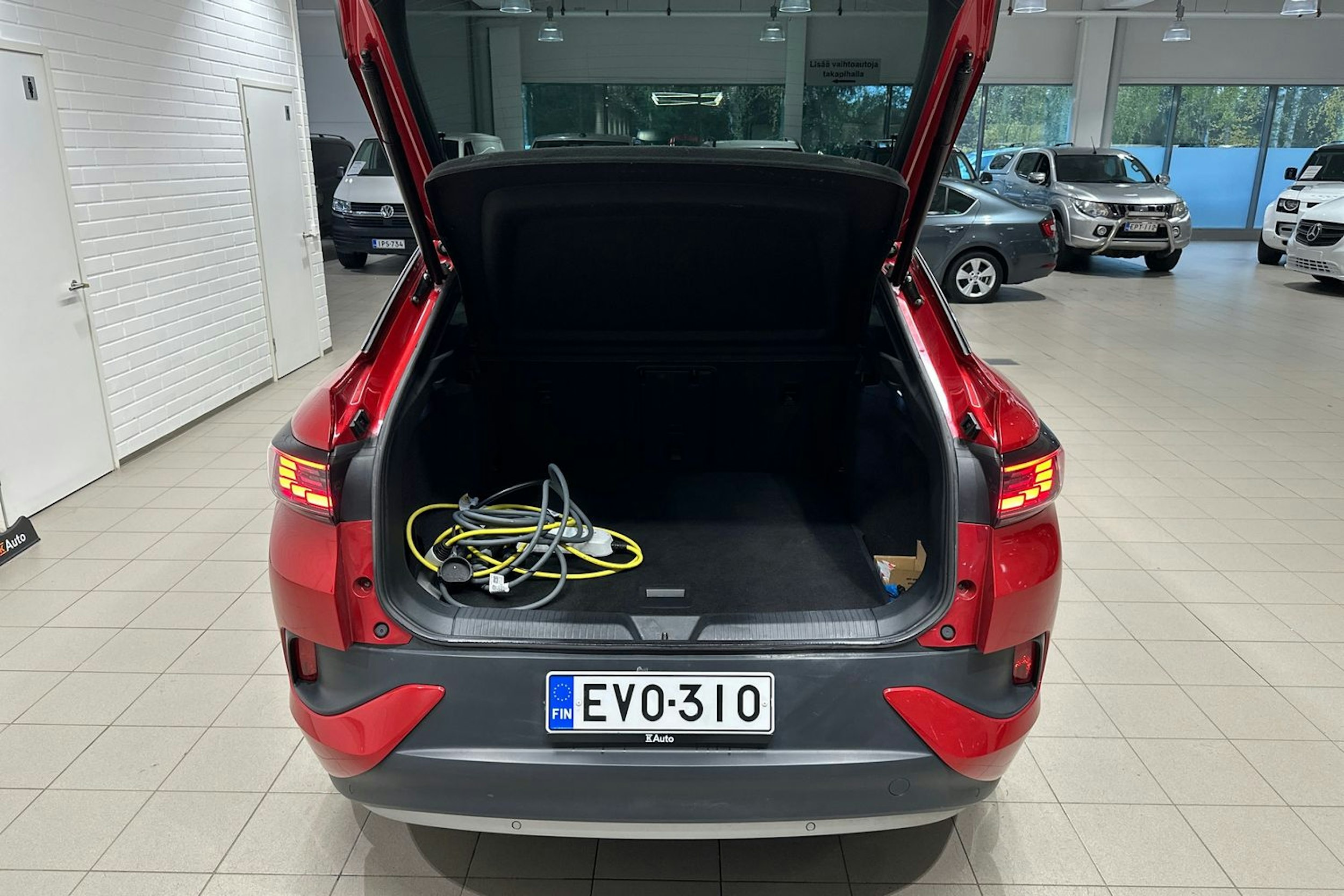 punainen Volkswagen ID.5 2022 kuva 35.
