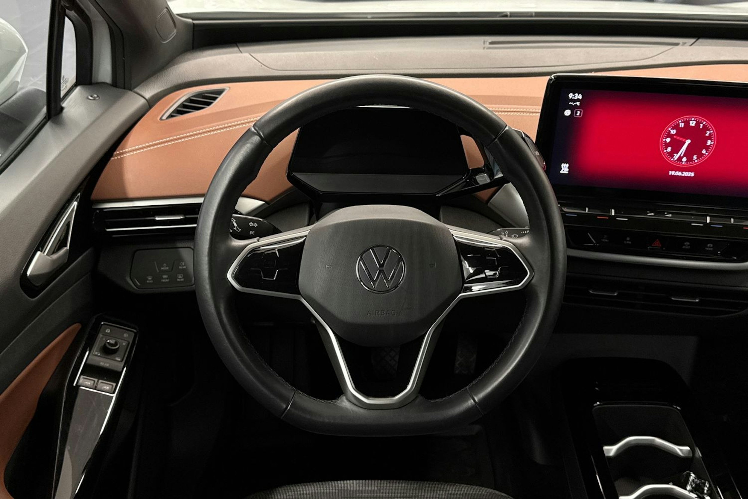 Valkoinen Volkswagen ID.5 2022 kuva 16.