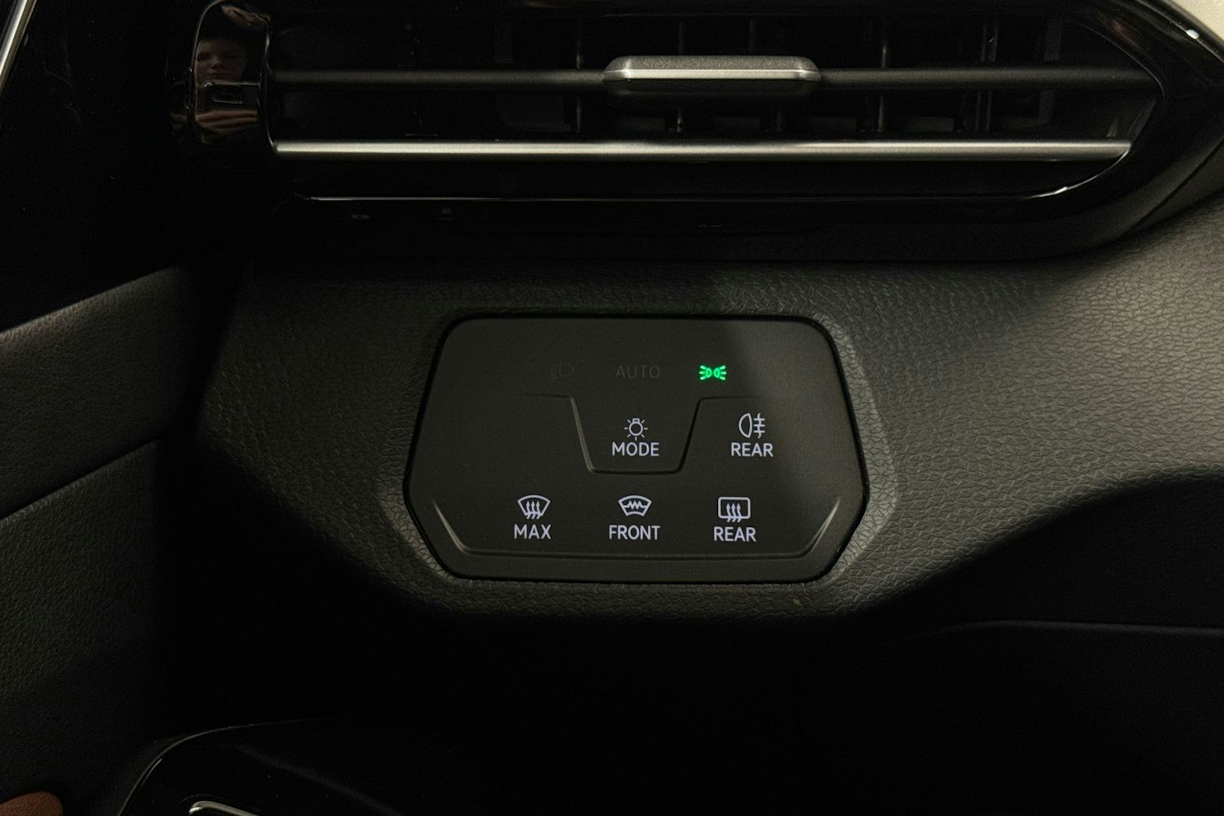 Valkoinen Volkswagen ID.5 2022 kuva 18.