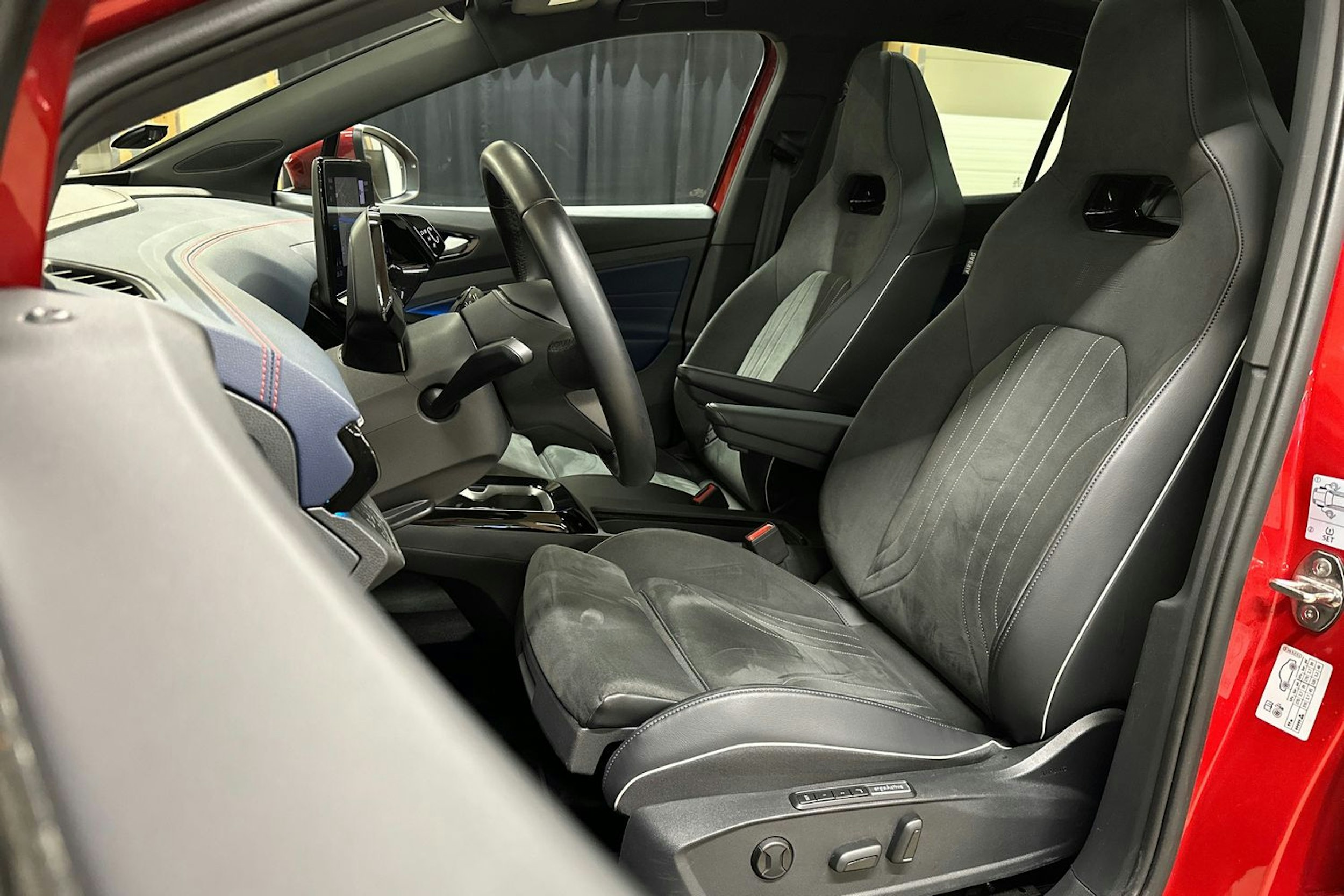 Punainen Volkswagen ID.5 2022 kuva 16.