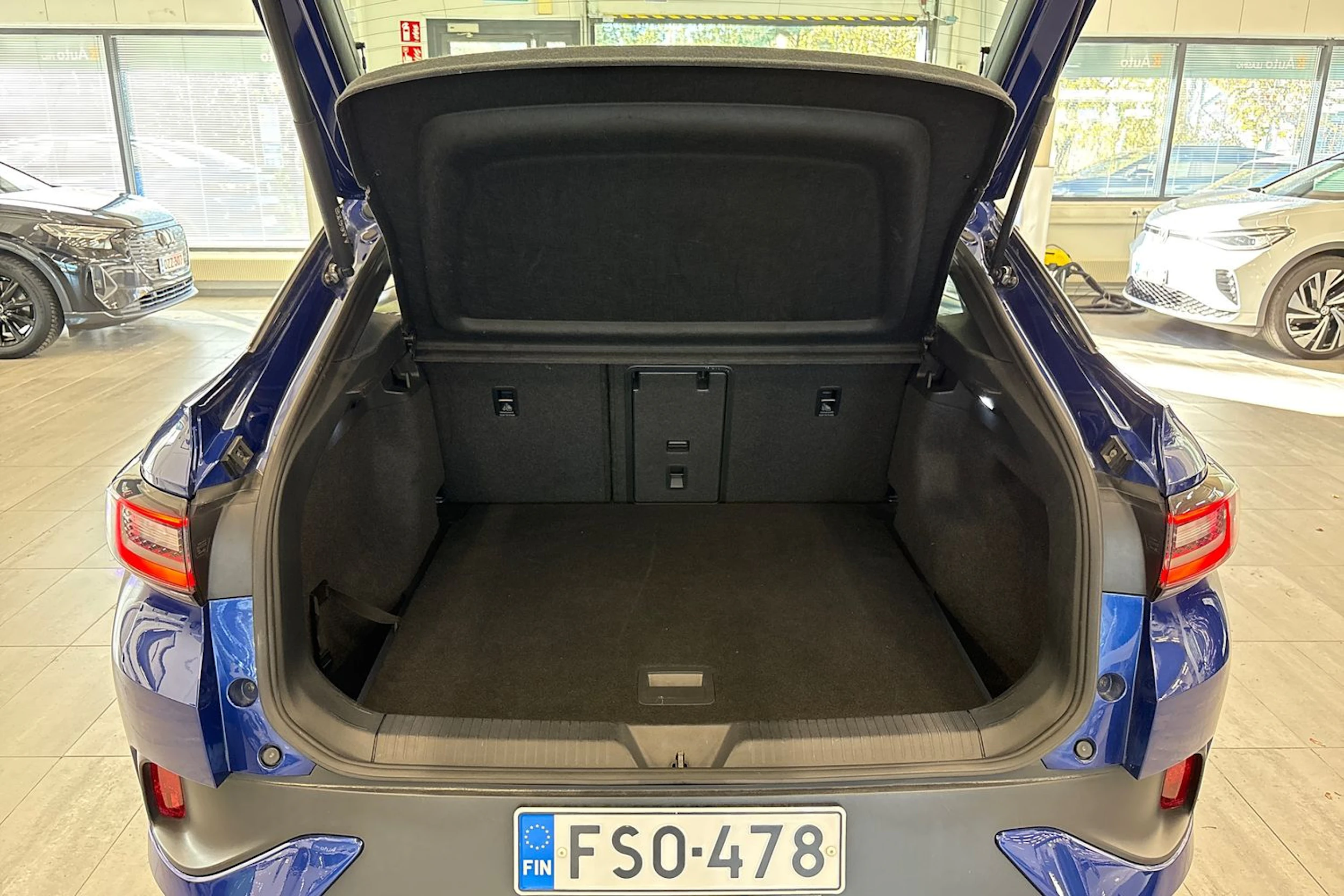sininen Volkswagen ID.5 2022 kuva 15.