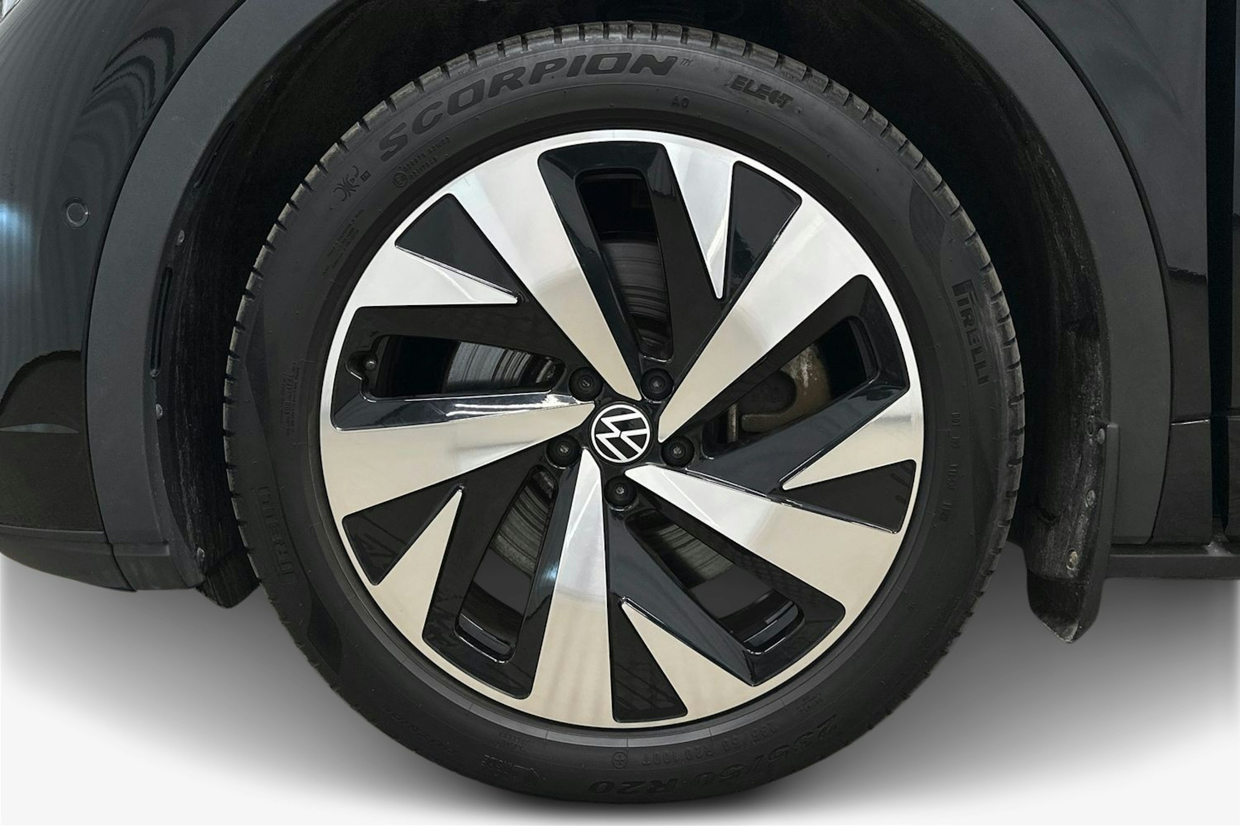 musta Volkswagen ID.5 2022 kuva 11.