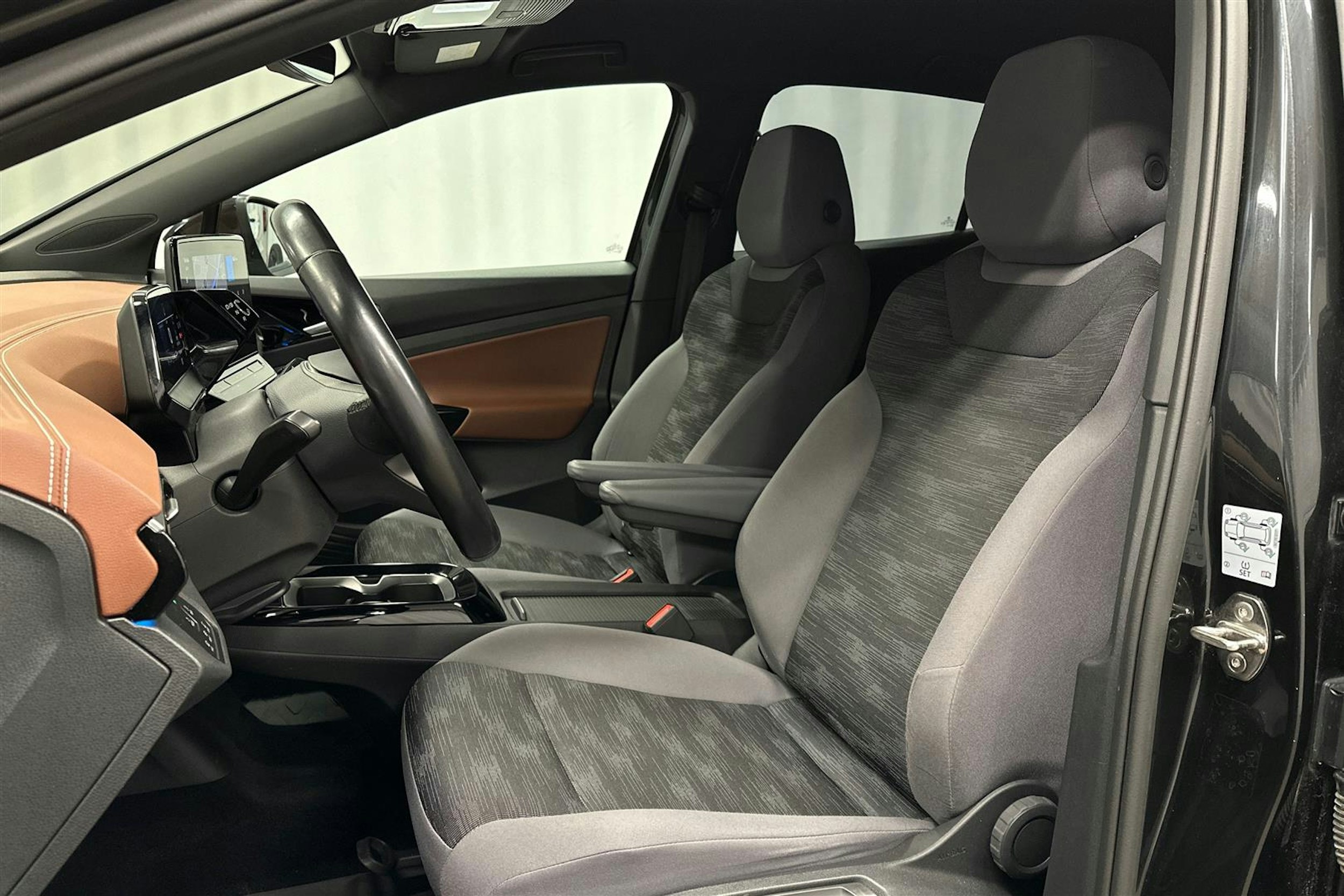 musta Volkswagen ID.5 2022 kuva 23.