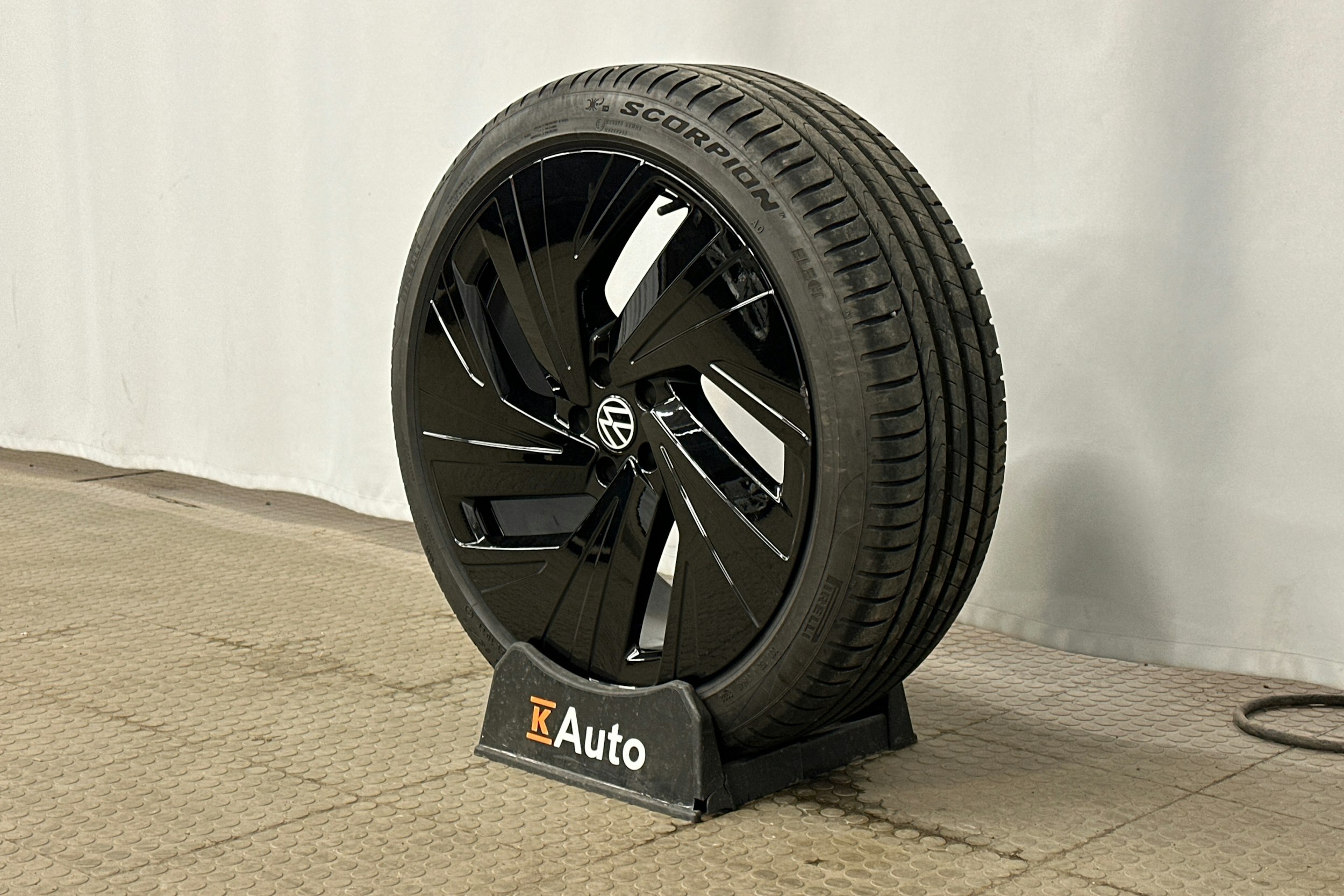 musta Volkswagen ID.5 2022 kuva 25.