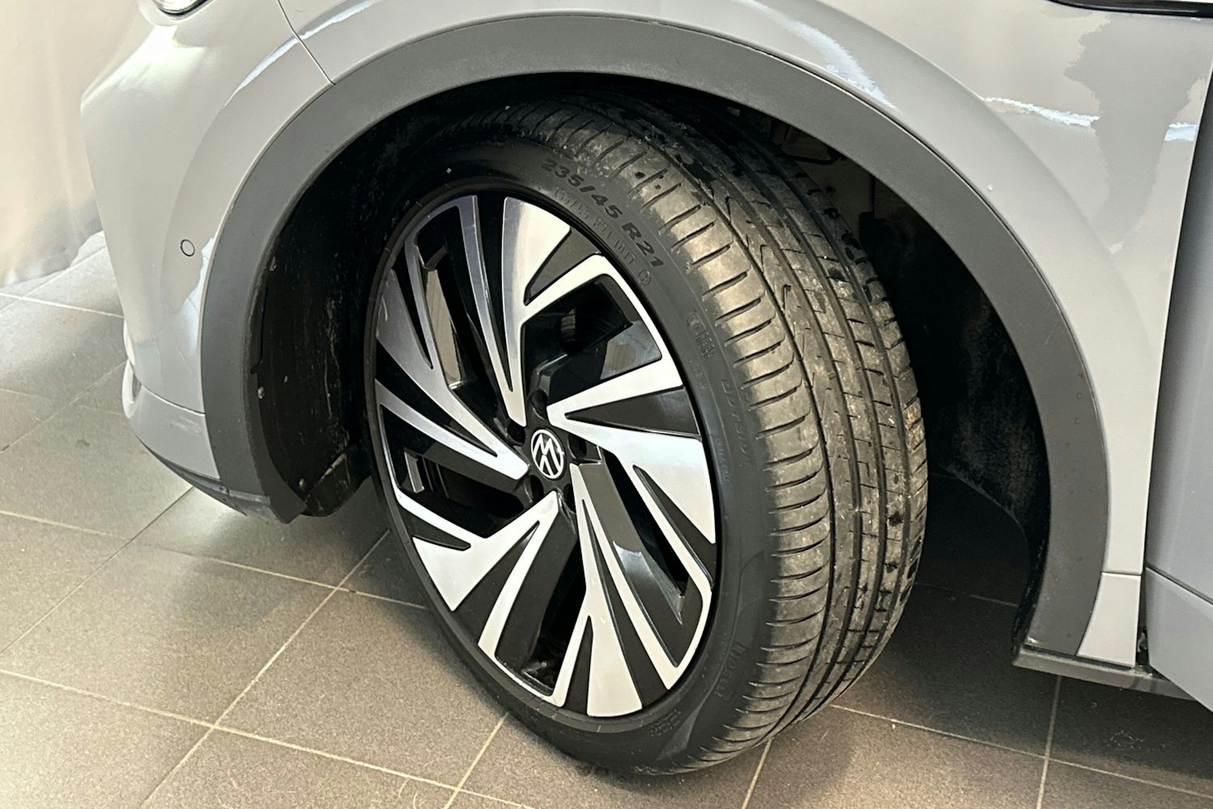 harmaa Volkswagen ID.5 2022 kuva 13.