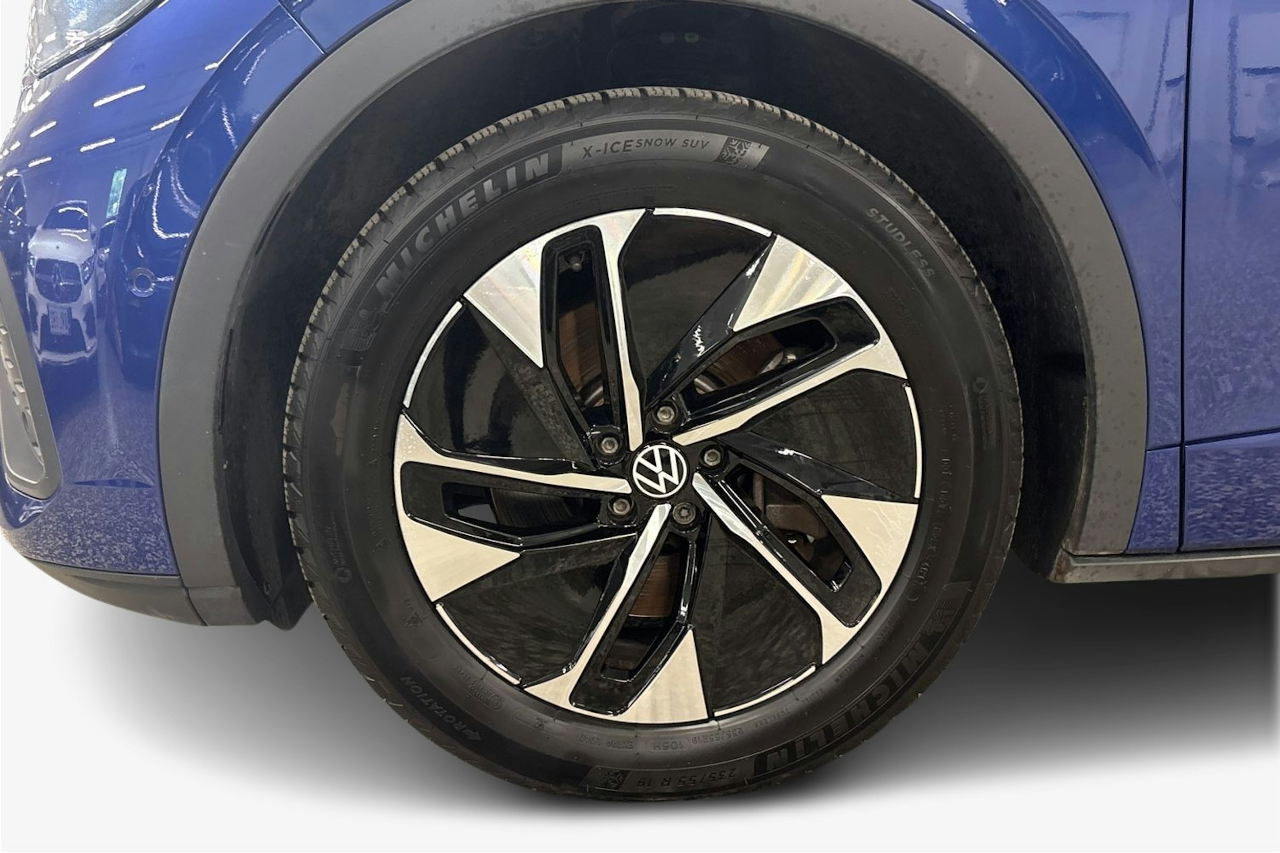 Sininen Volkswagen ID.5 2022 kuva 11.