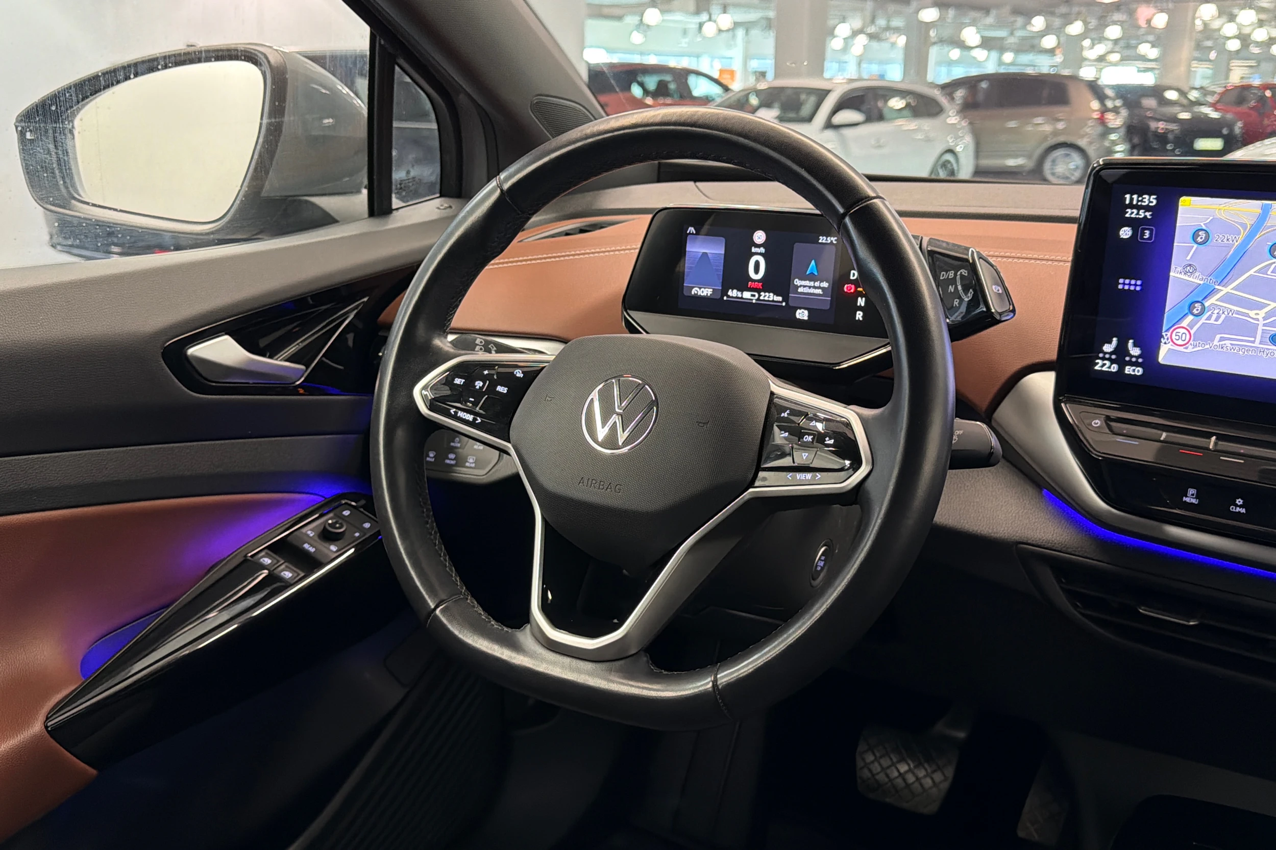 Harmaa Volkswagen ID.5 2022 kuva 13.
