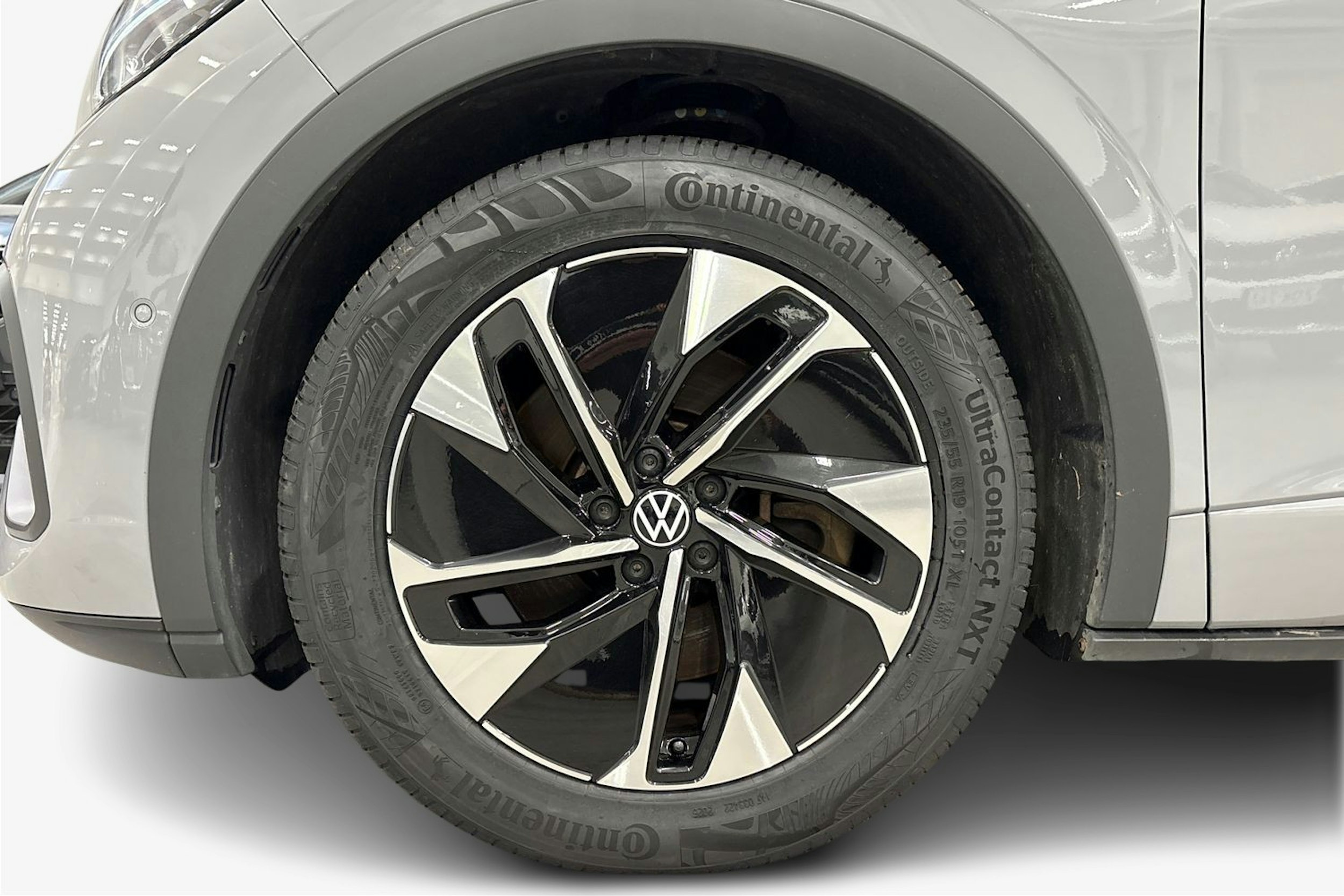 harmaa Volkswagen ID.5 2022 kuva 11.