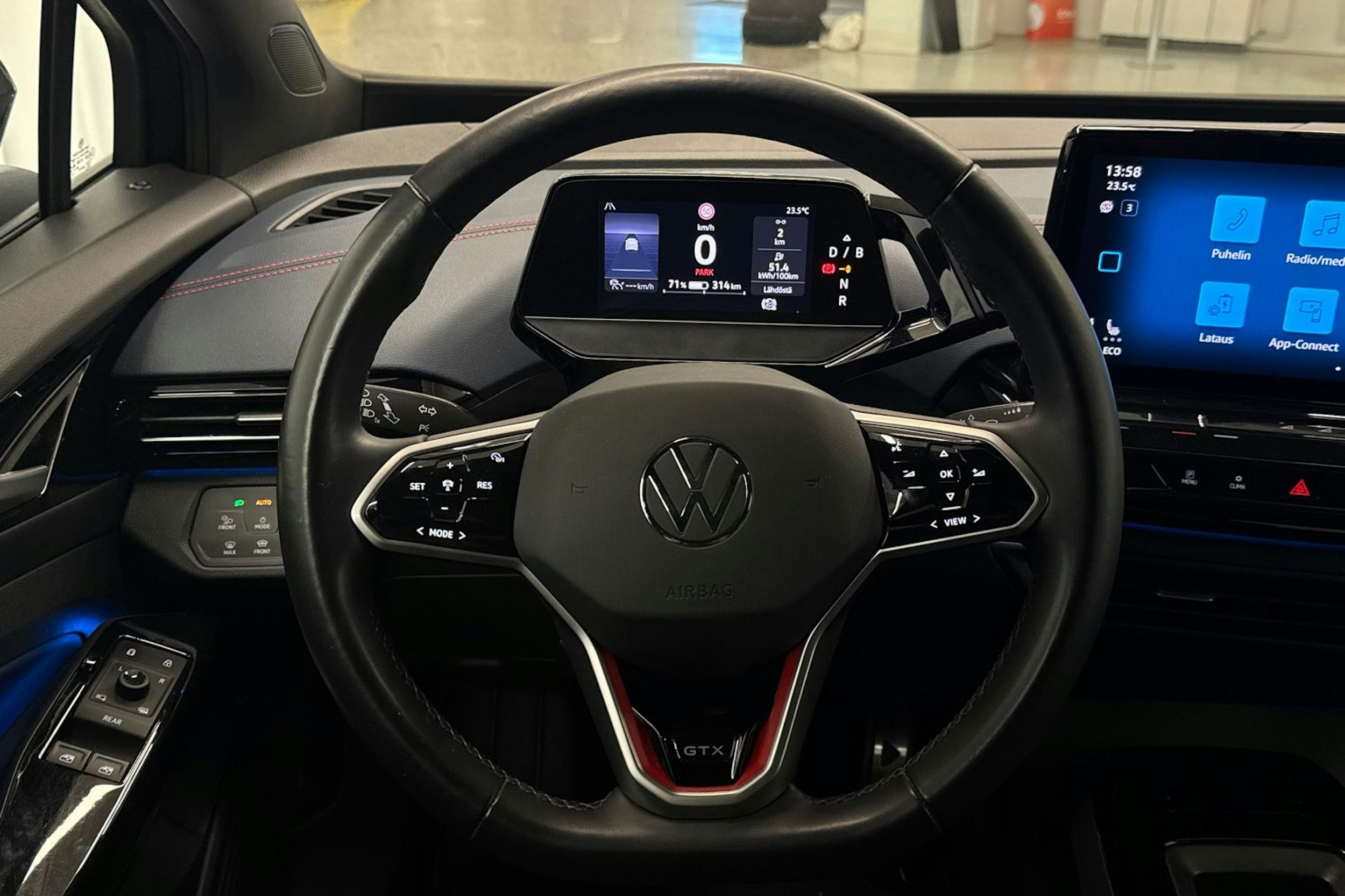 musta Volkswagen ID.5 2022 kuva 11.