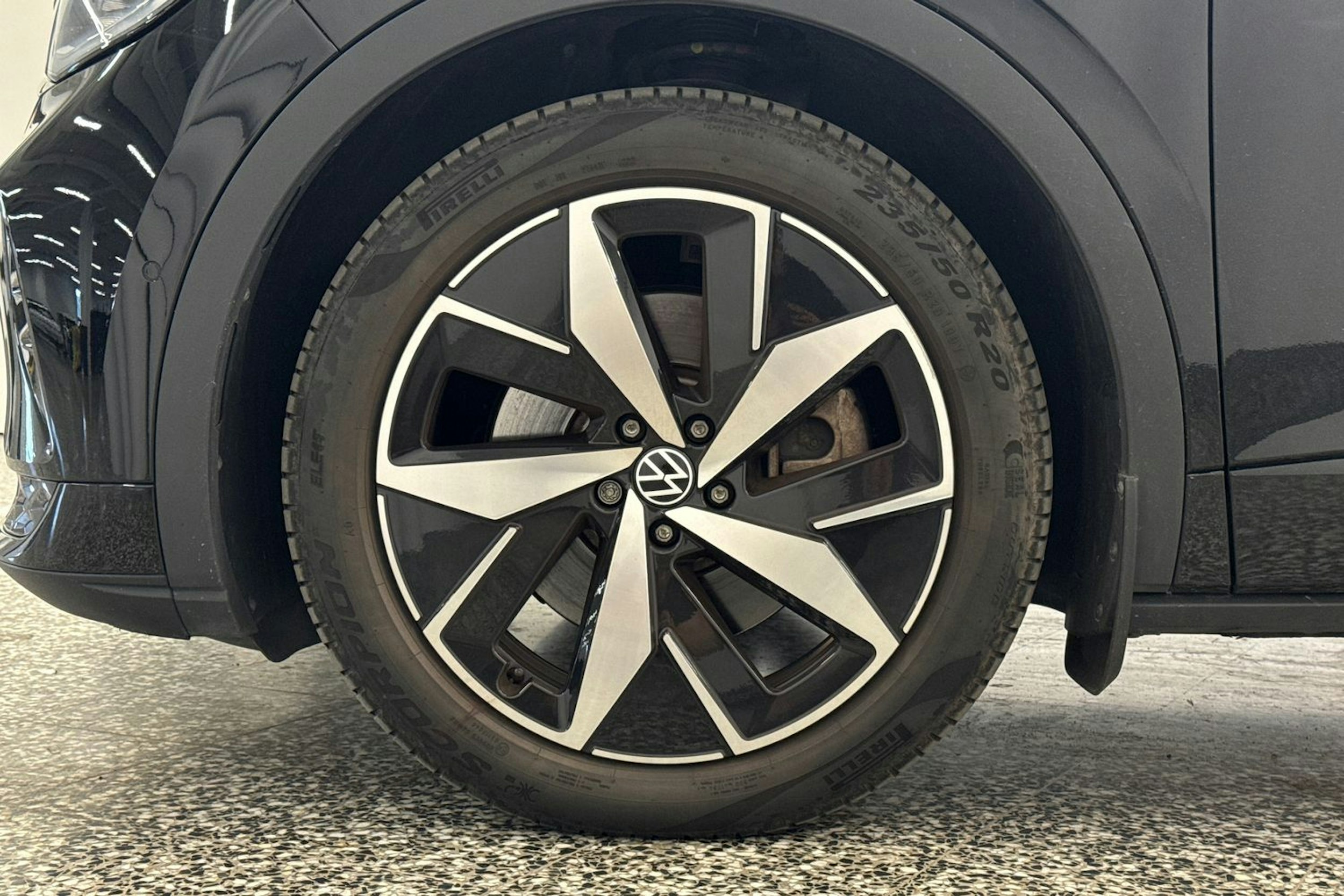 musta Volkswagen ID.5 2022 kuva 36.