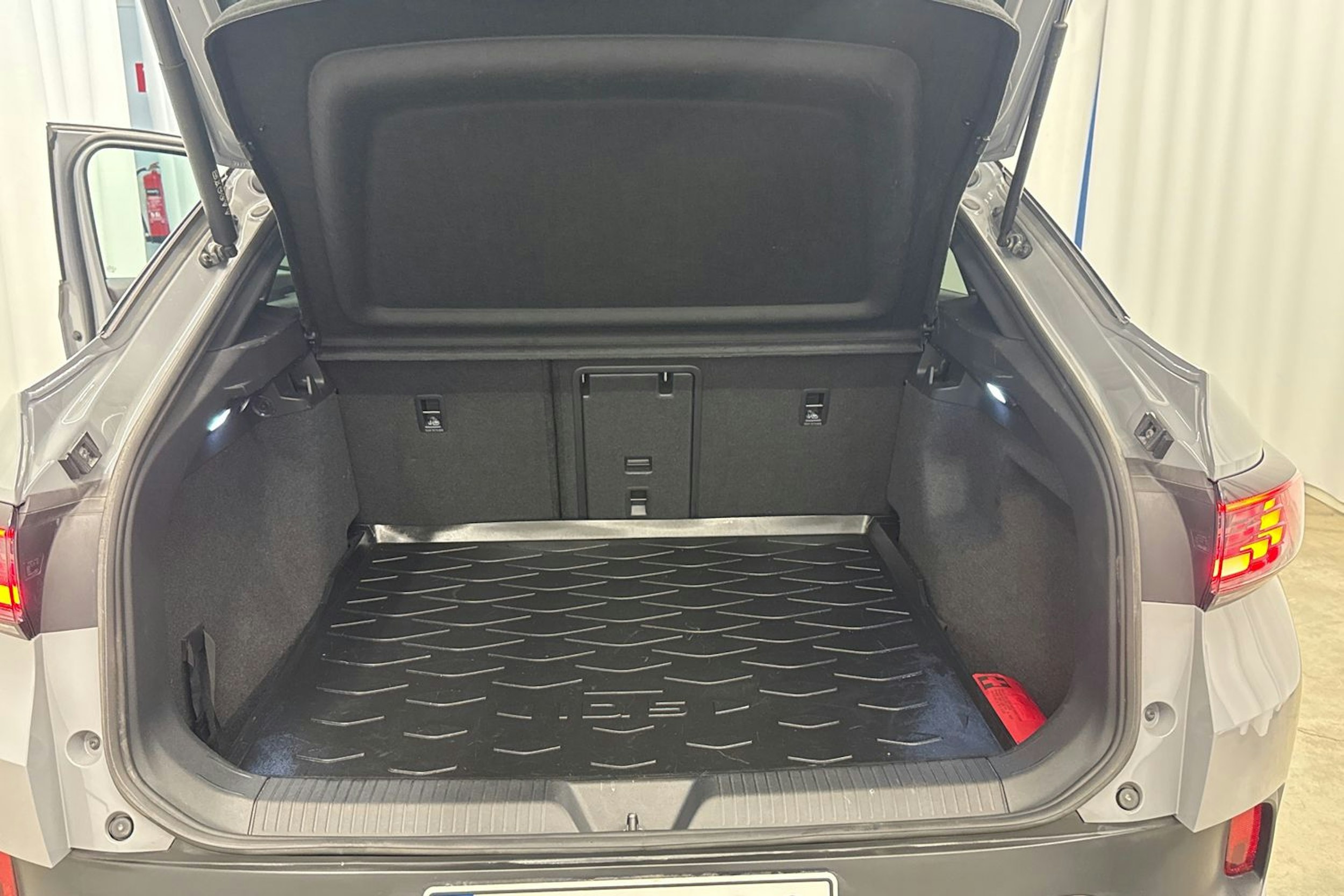 harmaa Volkswagen ID.5 2022 kuva 24.