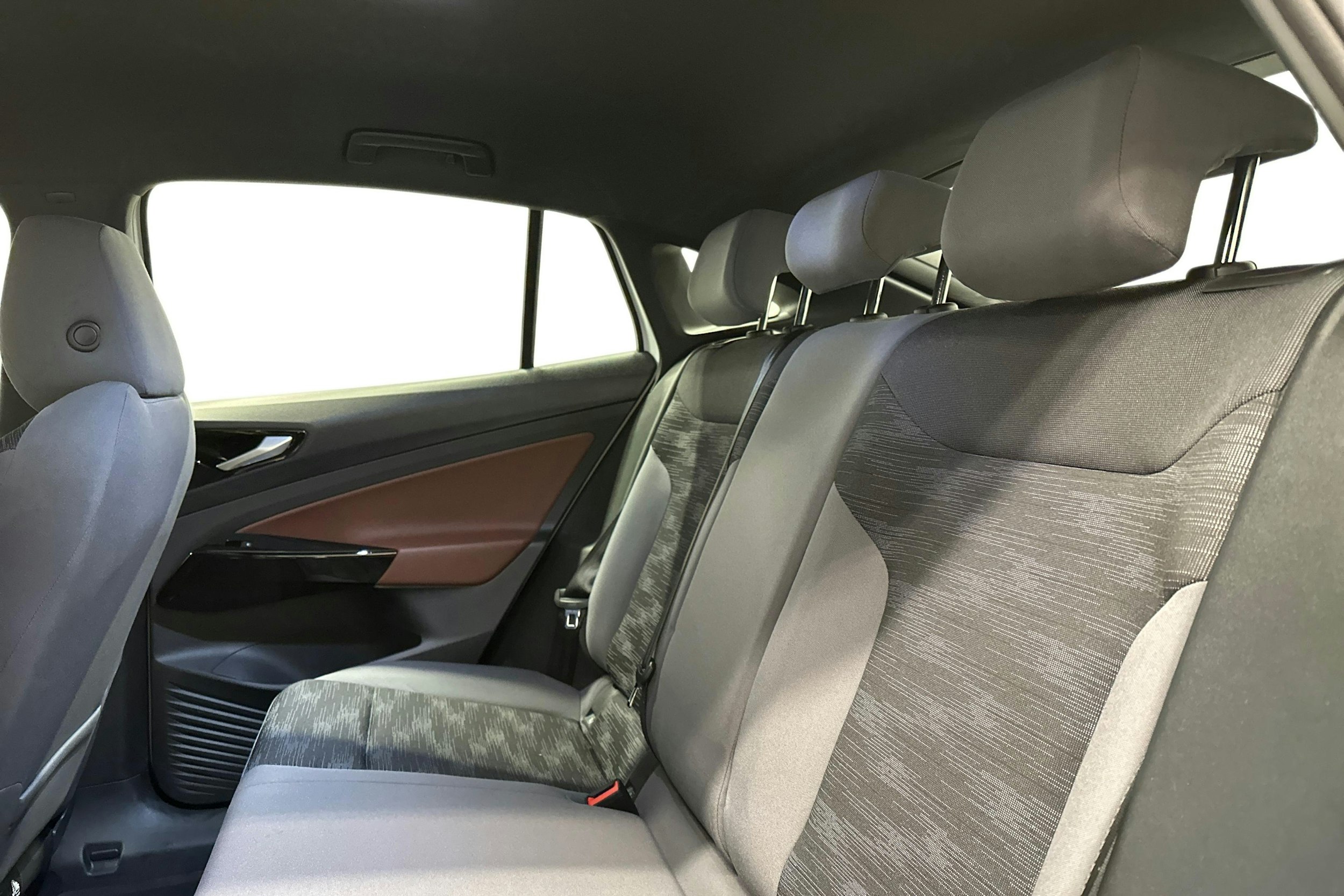 valkoinen Volkswagen ID.5 2022 kuva 10.