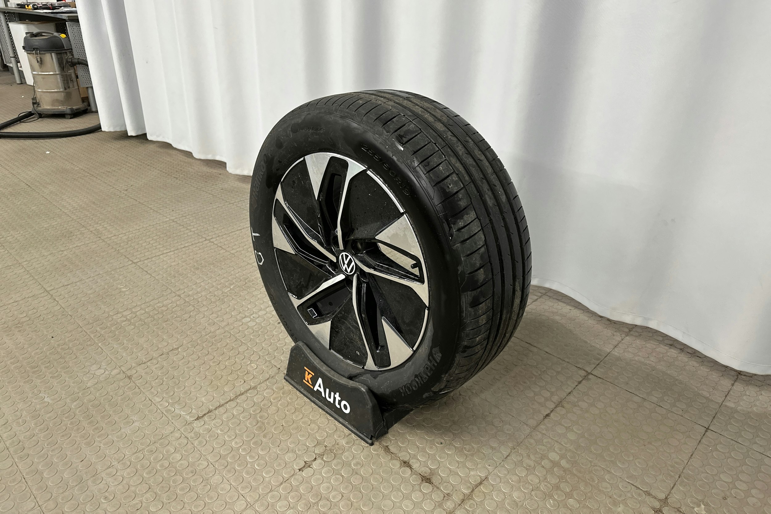 valkoinen Volkswagen ID.5 2022 kuva 13.