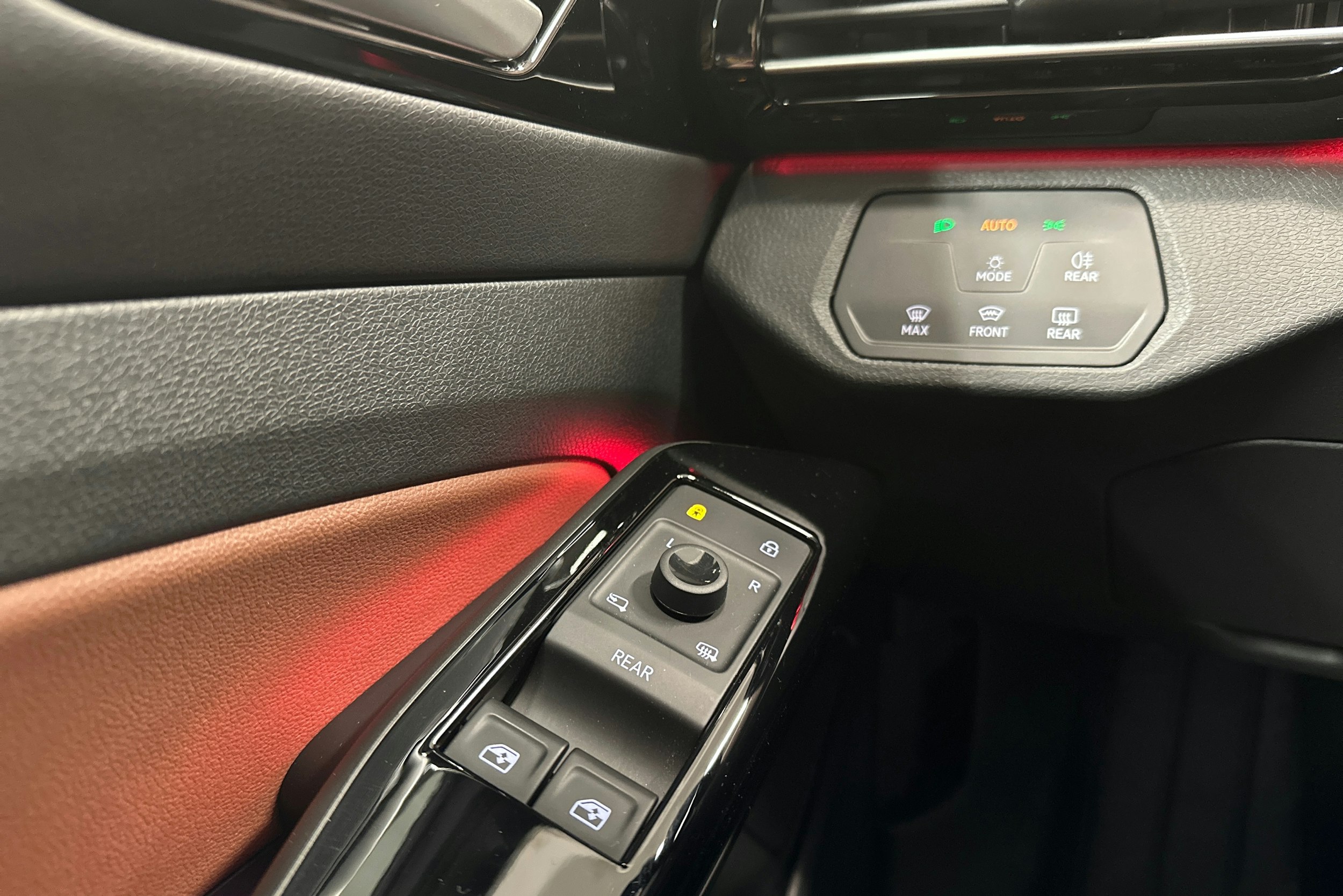 valkoinen Volkswagen ID.5 2022 kuva 16.